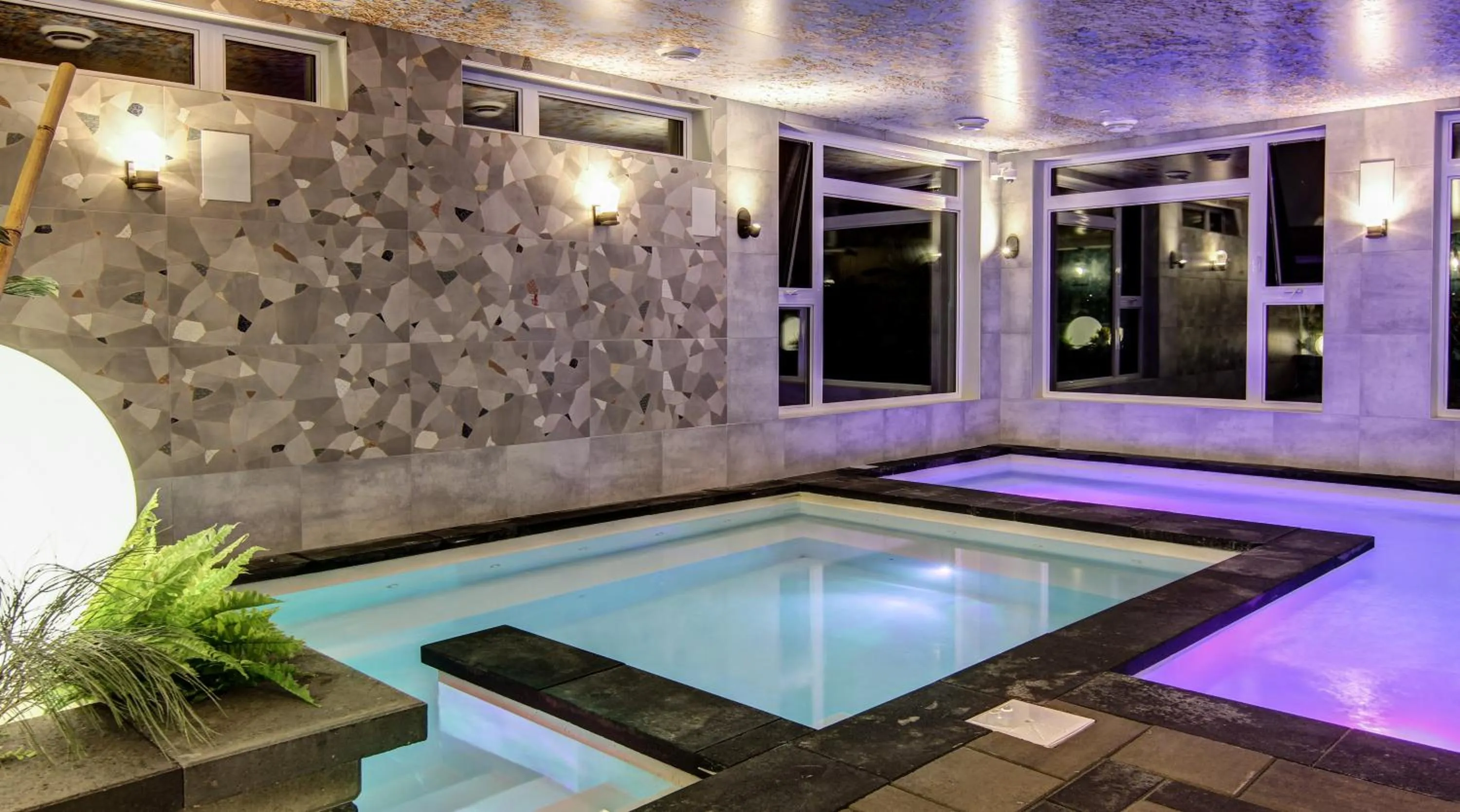 Pool view in Hôtel du Jardin