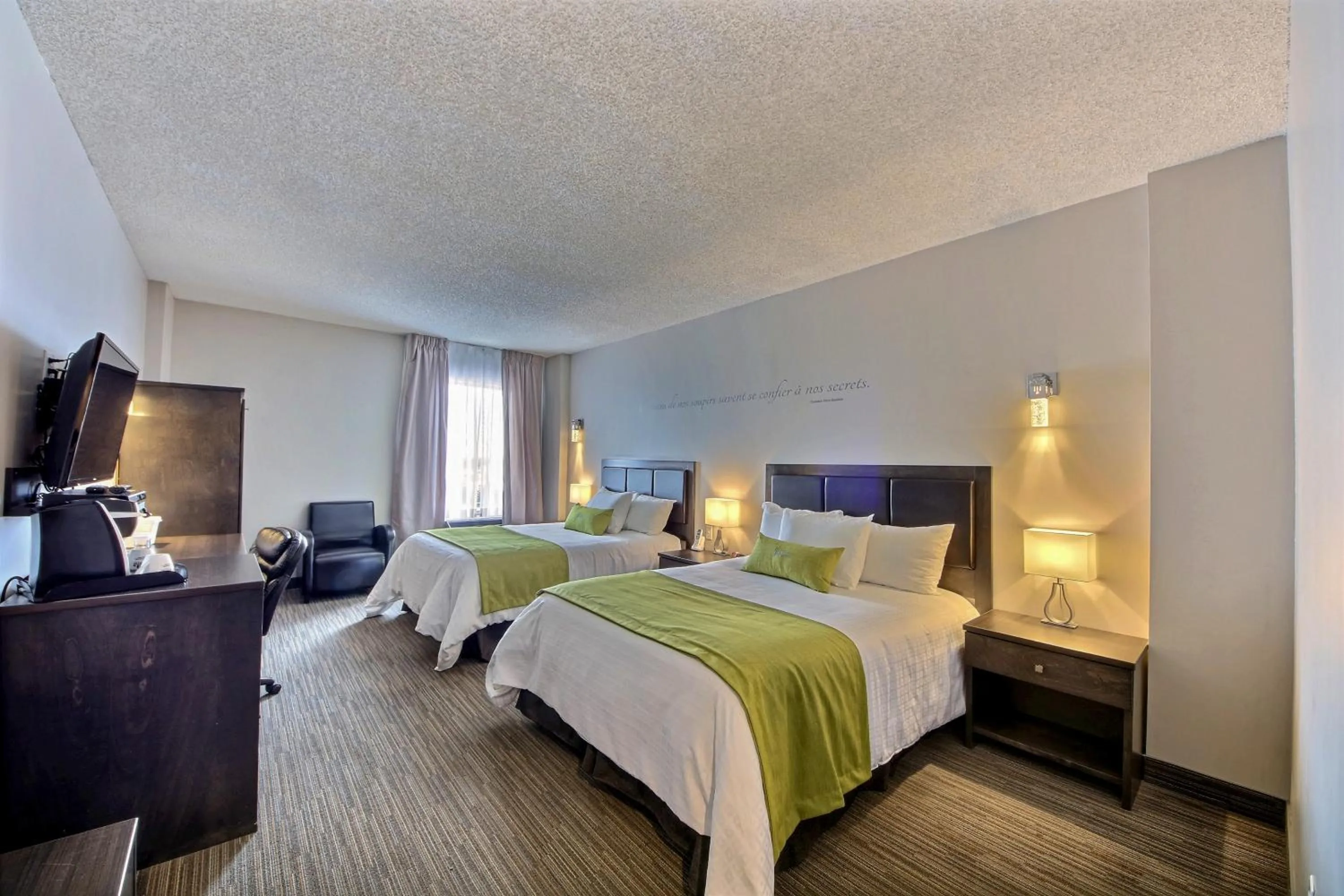 Bed in Hôtel du Jardin