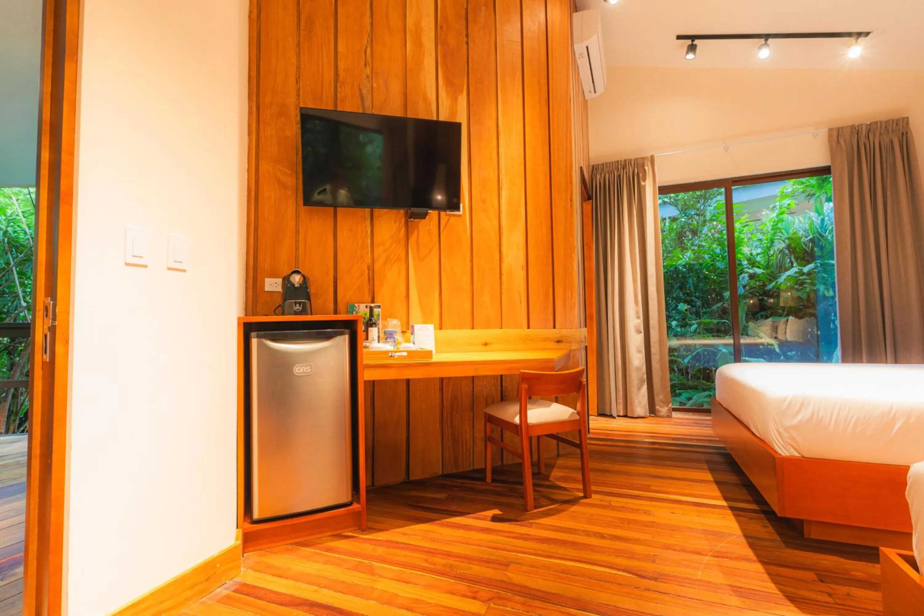 TV and multimedia, Bed in Chachagua Rainforest Hotel & Hot Springs