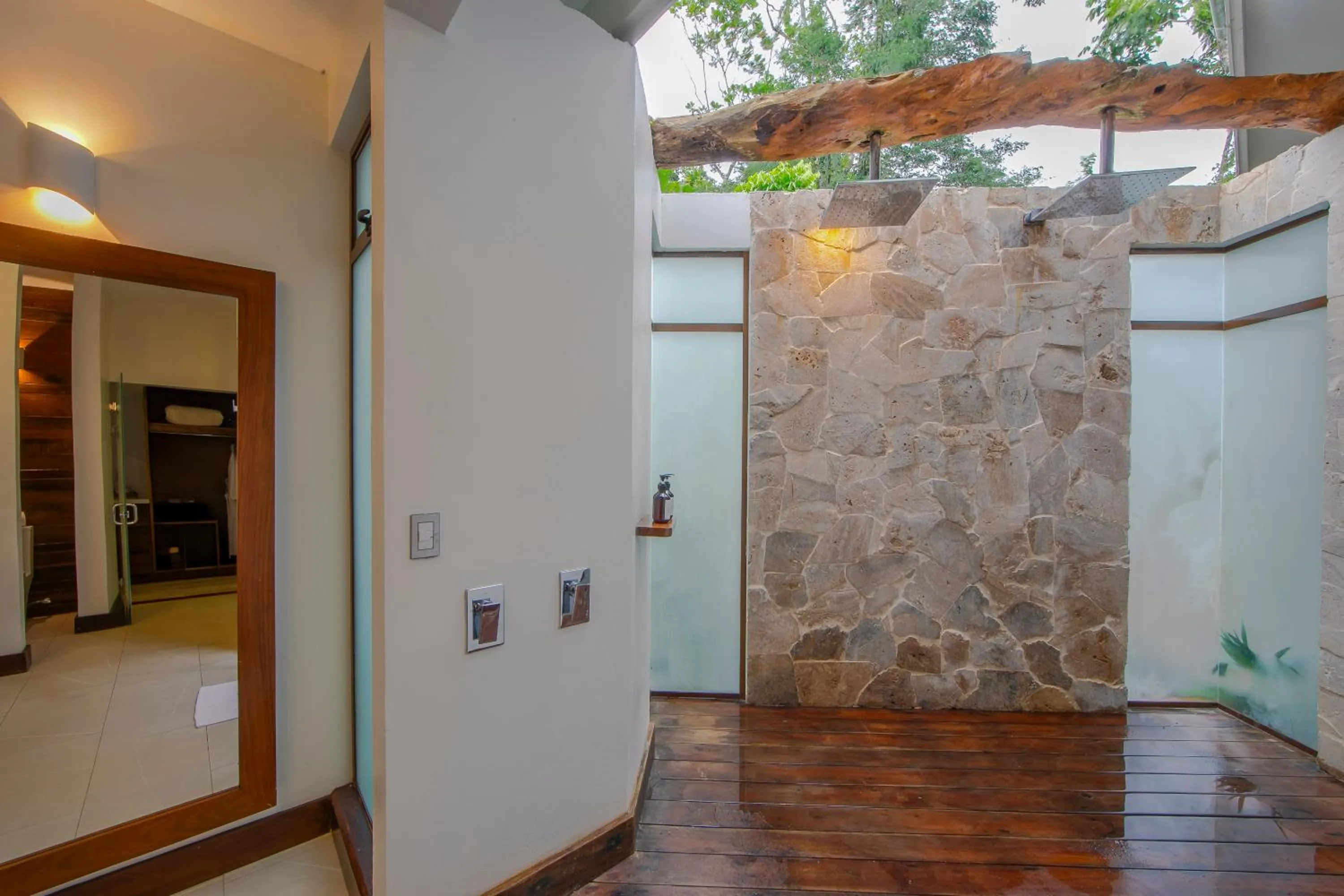 Shower in Chachagua Rainforest Hotel & Hot Springs