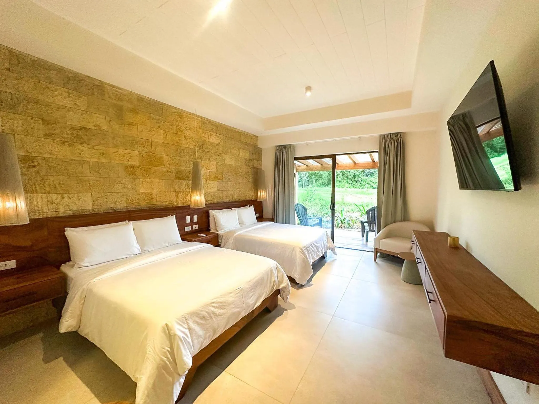 Bed in Chachagua Rainforest Hotel & Hot Springs