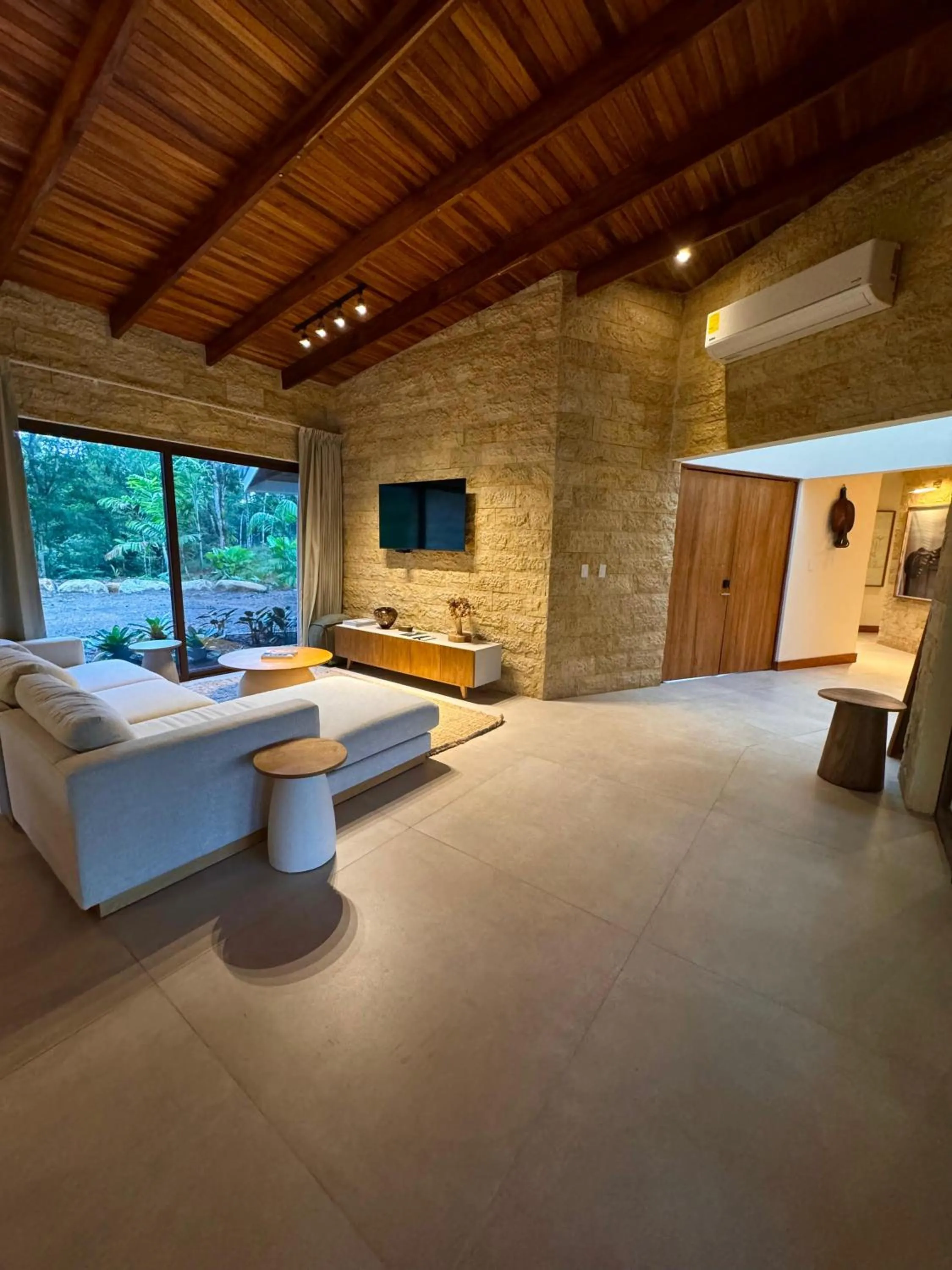 TV and multimedia in Chachagua Rainforest Hotel & Hot Springs