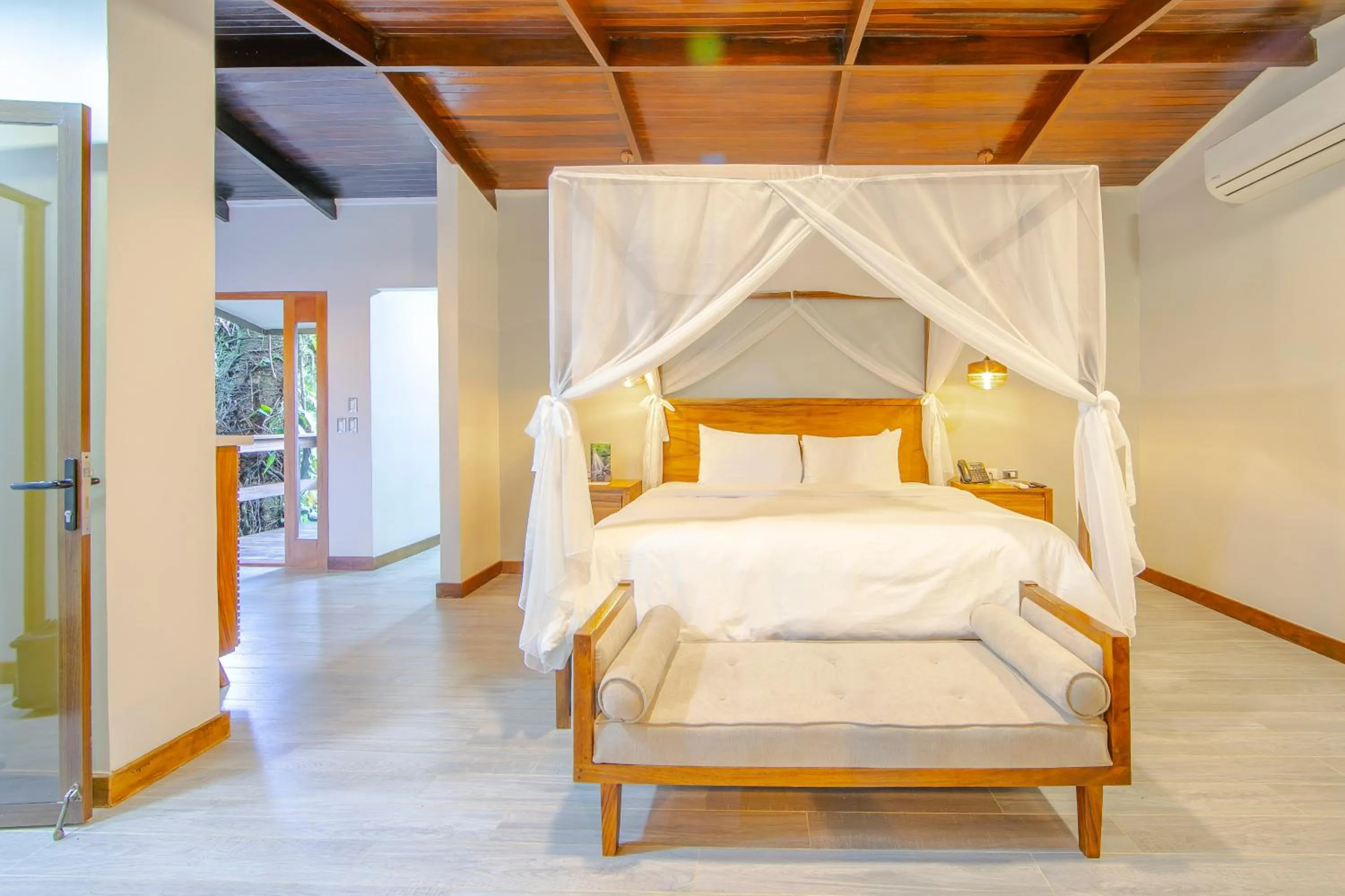 Bed in Chachagua Rainforest Hotel & Hot Springs