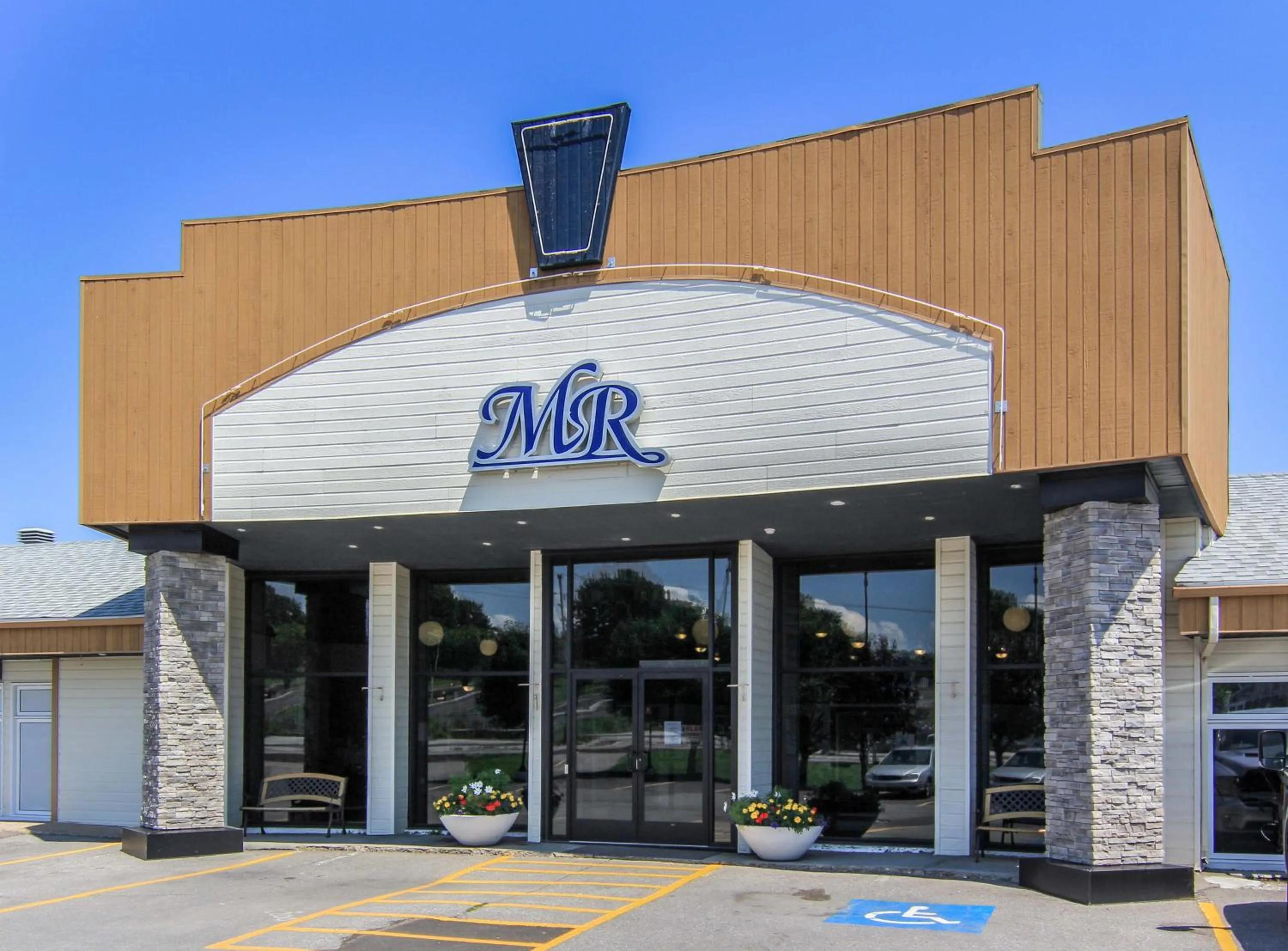 Property building in Motel Roberval