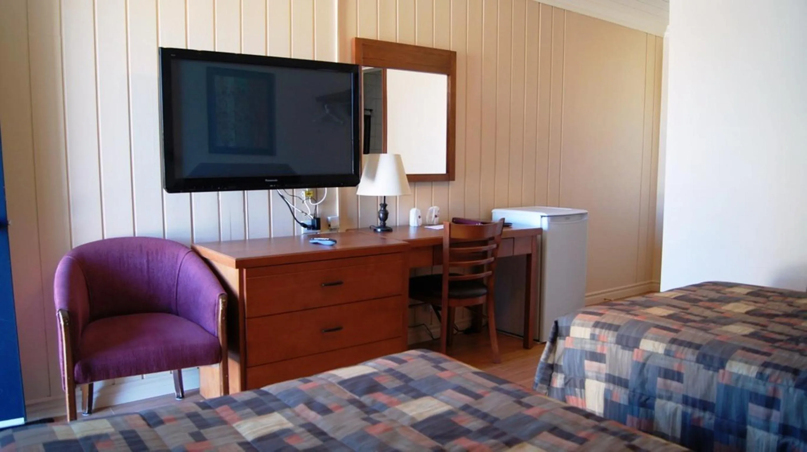 TV and multimedia, Bed in Motel Roberval