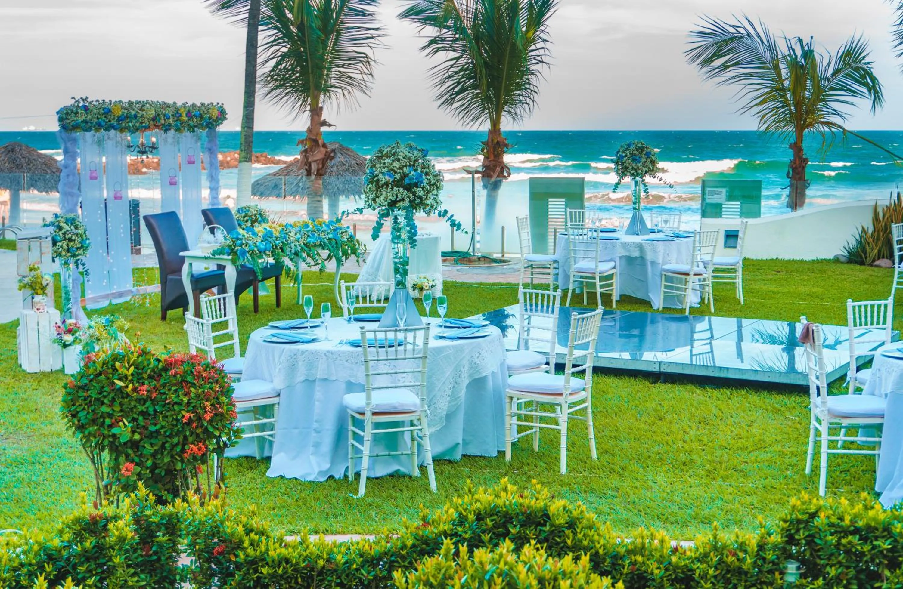 Restaurant/places to eat in Playa Caracol Hotel & Spa