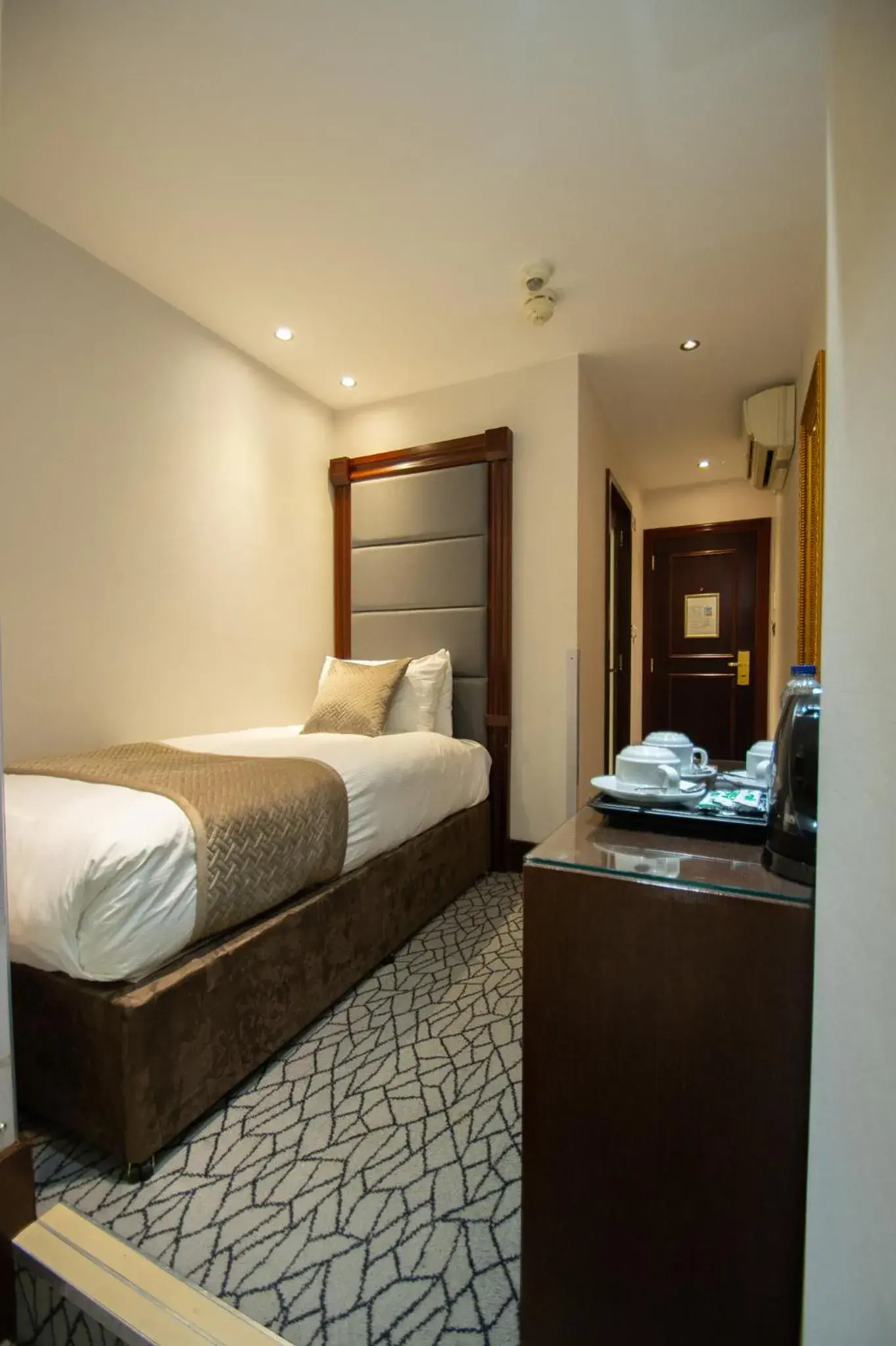 Standard Triple Room in Hyde Park International Standard Triple Room in Hyde Park International