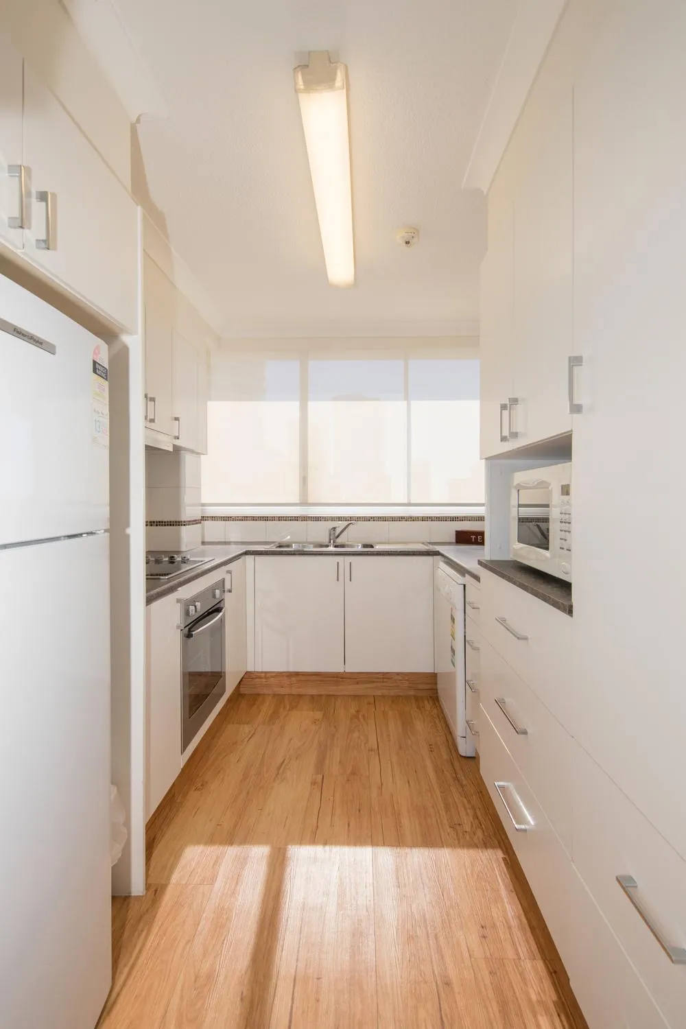 Kitchen or kitchenette in Beachside Tower Apartments