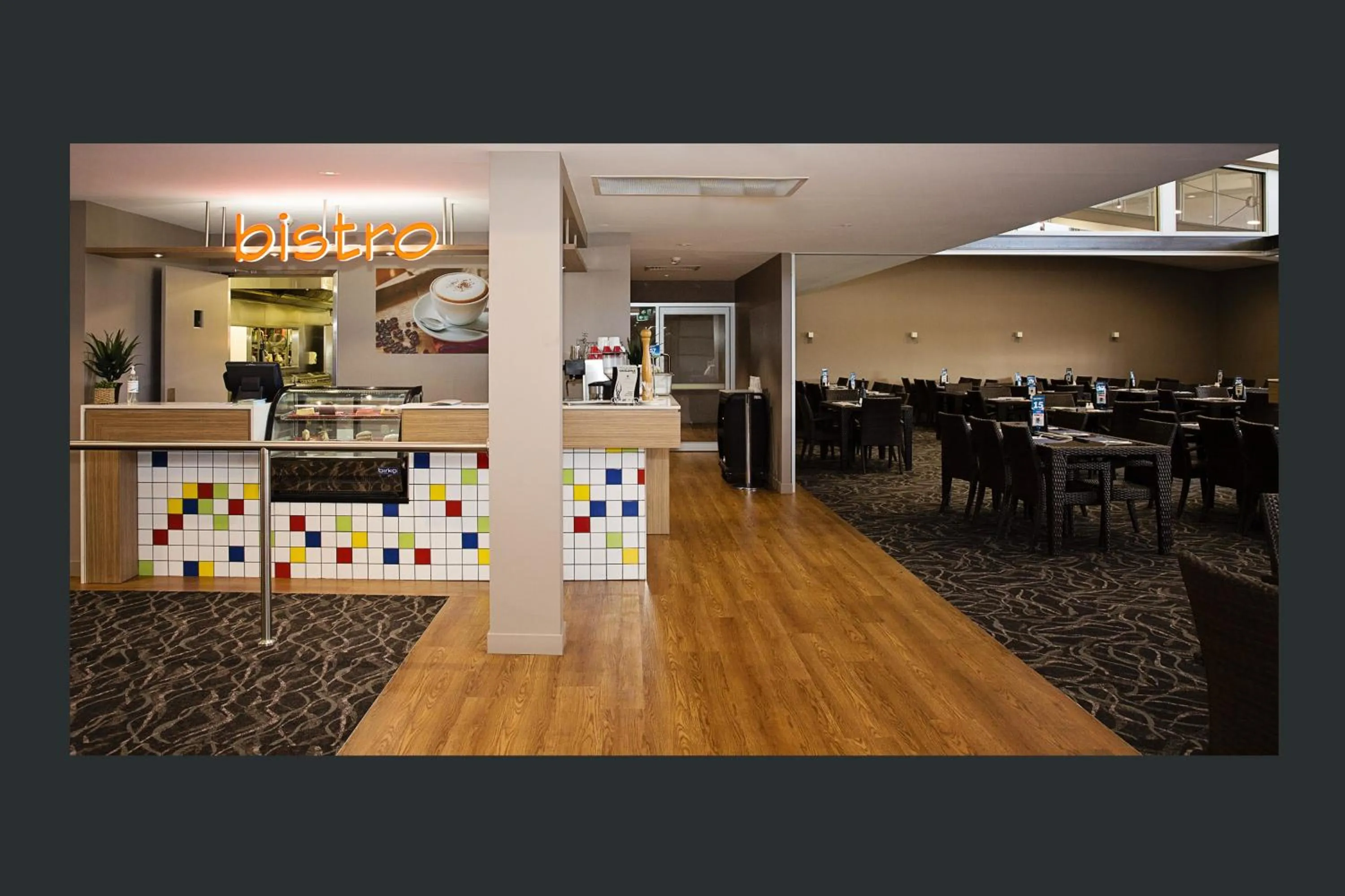 Lunch in White Lace Motor Inn