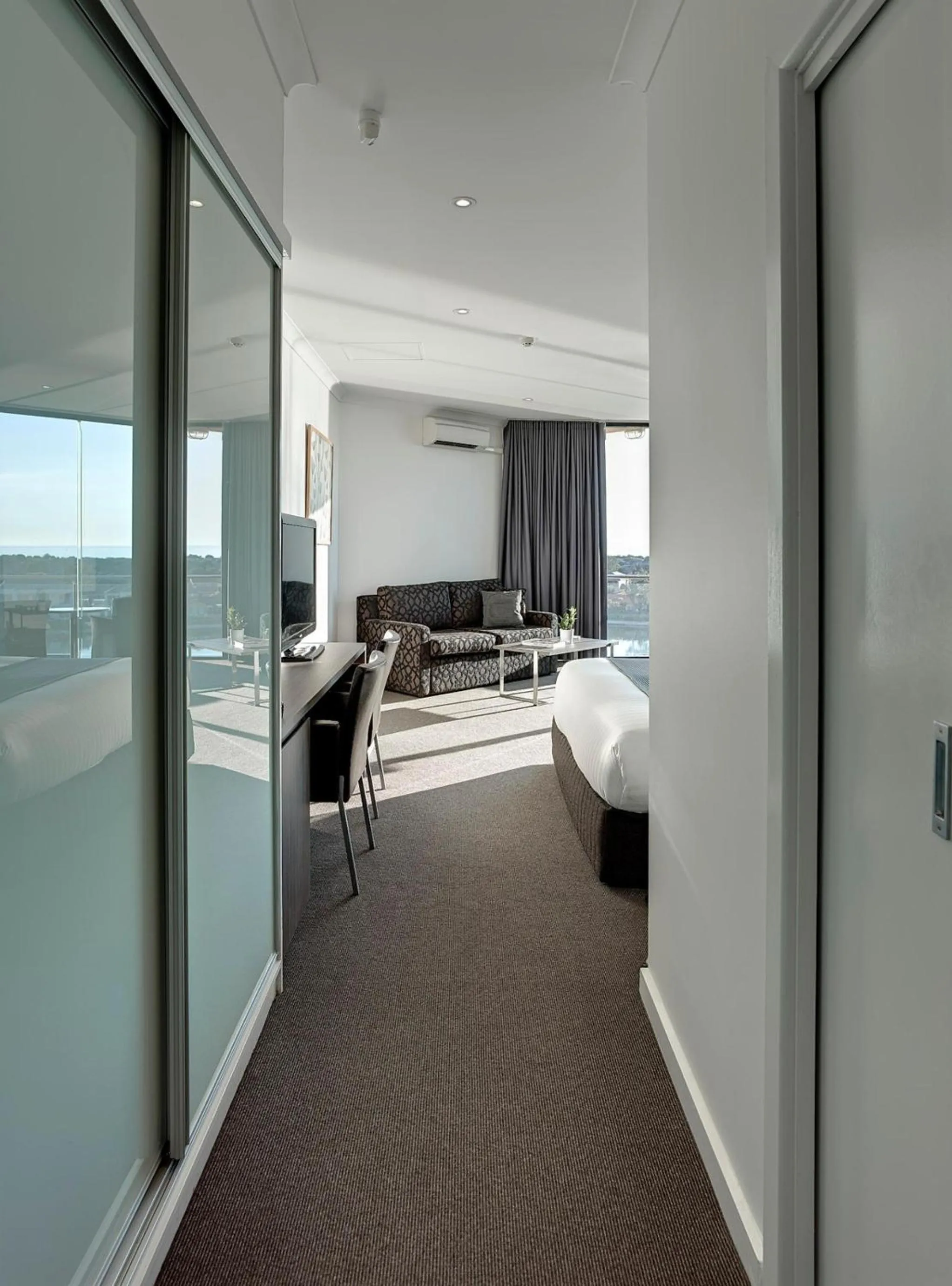 Photo of the whole room, Bed in Lakes Hotel