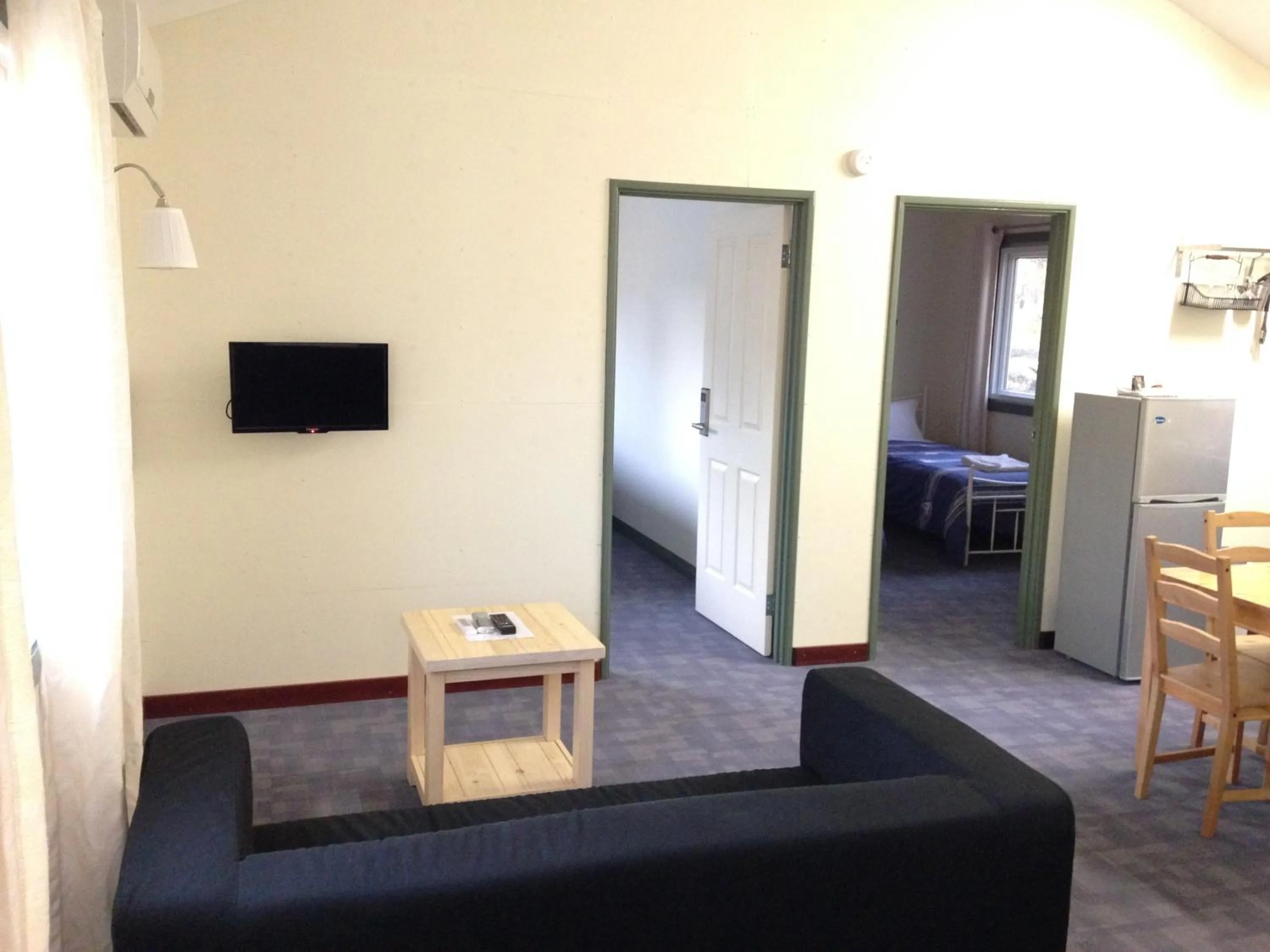 Living room, Bed in Chalets on Stoneville