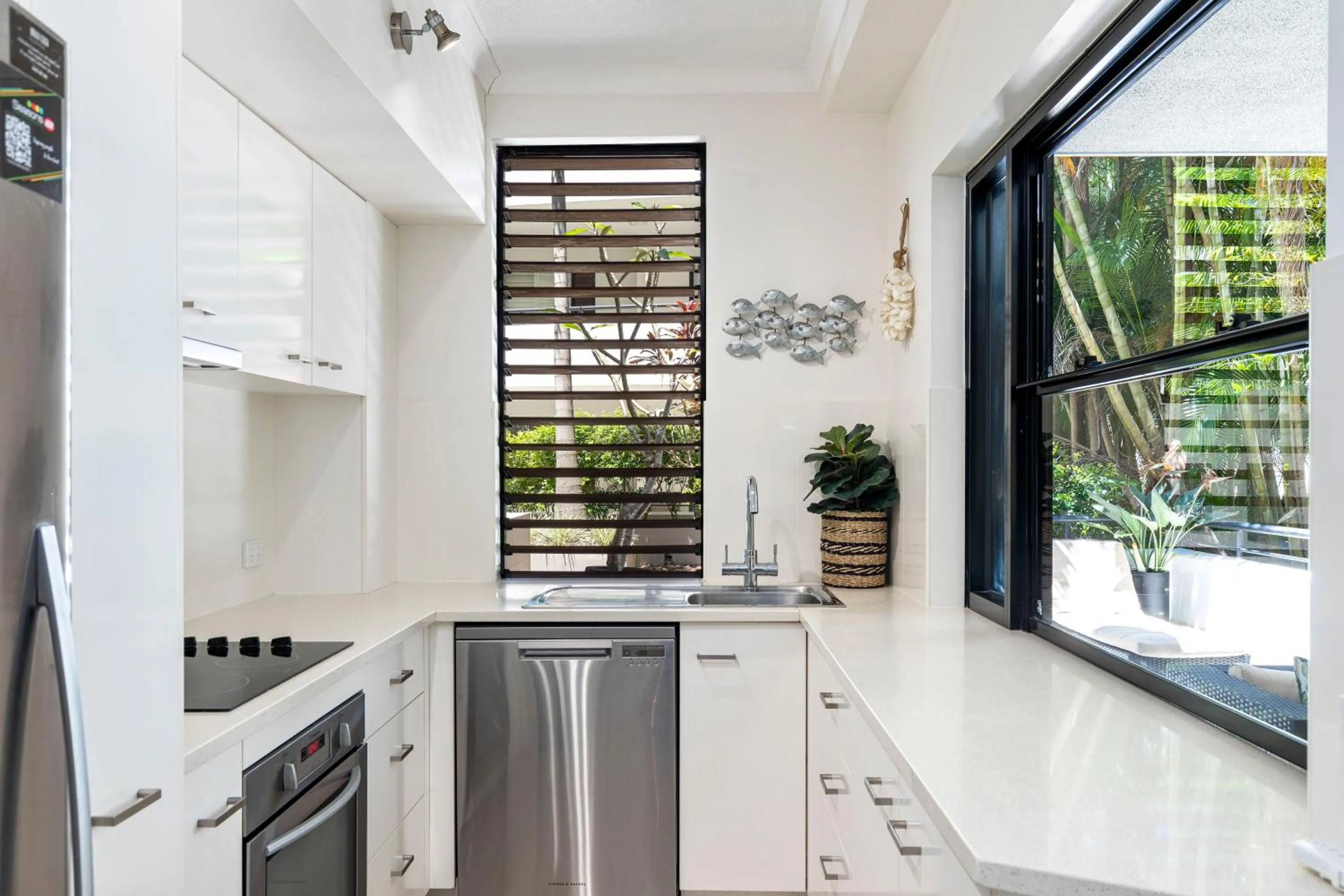 Kitchen or kitchenette in Bella Casa Noosa