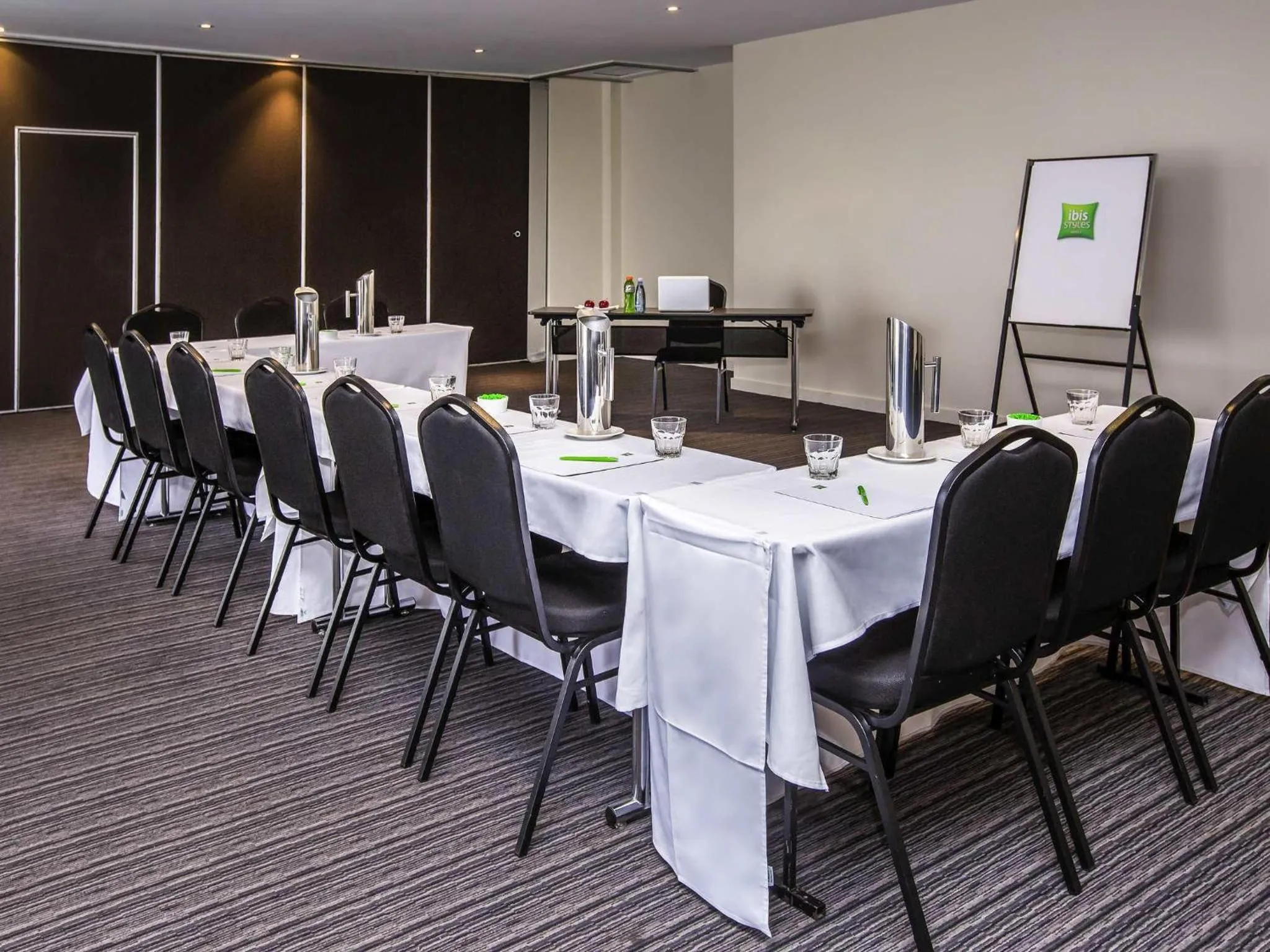 Meeting/conference room in ibis Styles Canberra Eagle Hawk