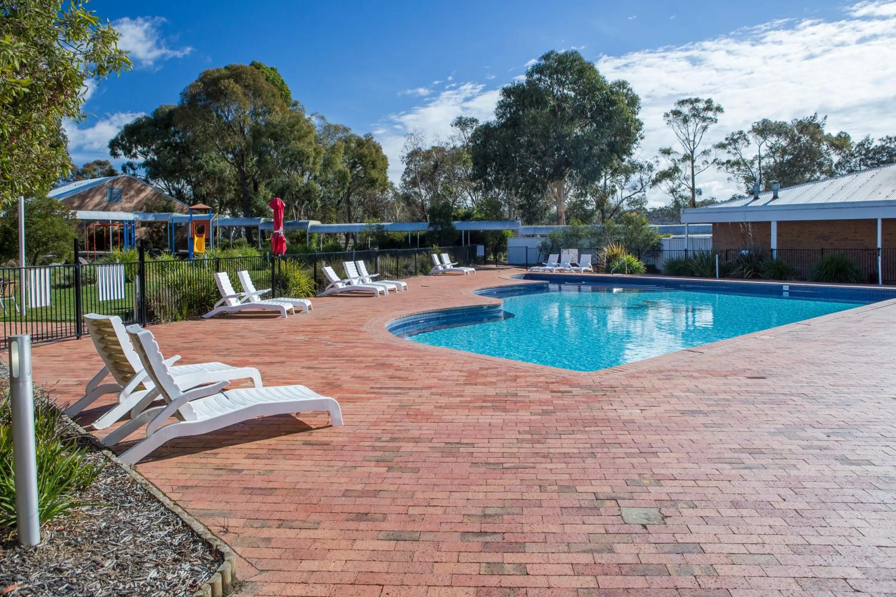 Swimming pool in ibis Styles Canberra Eagle Hawk