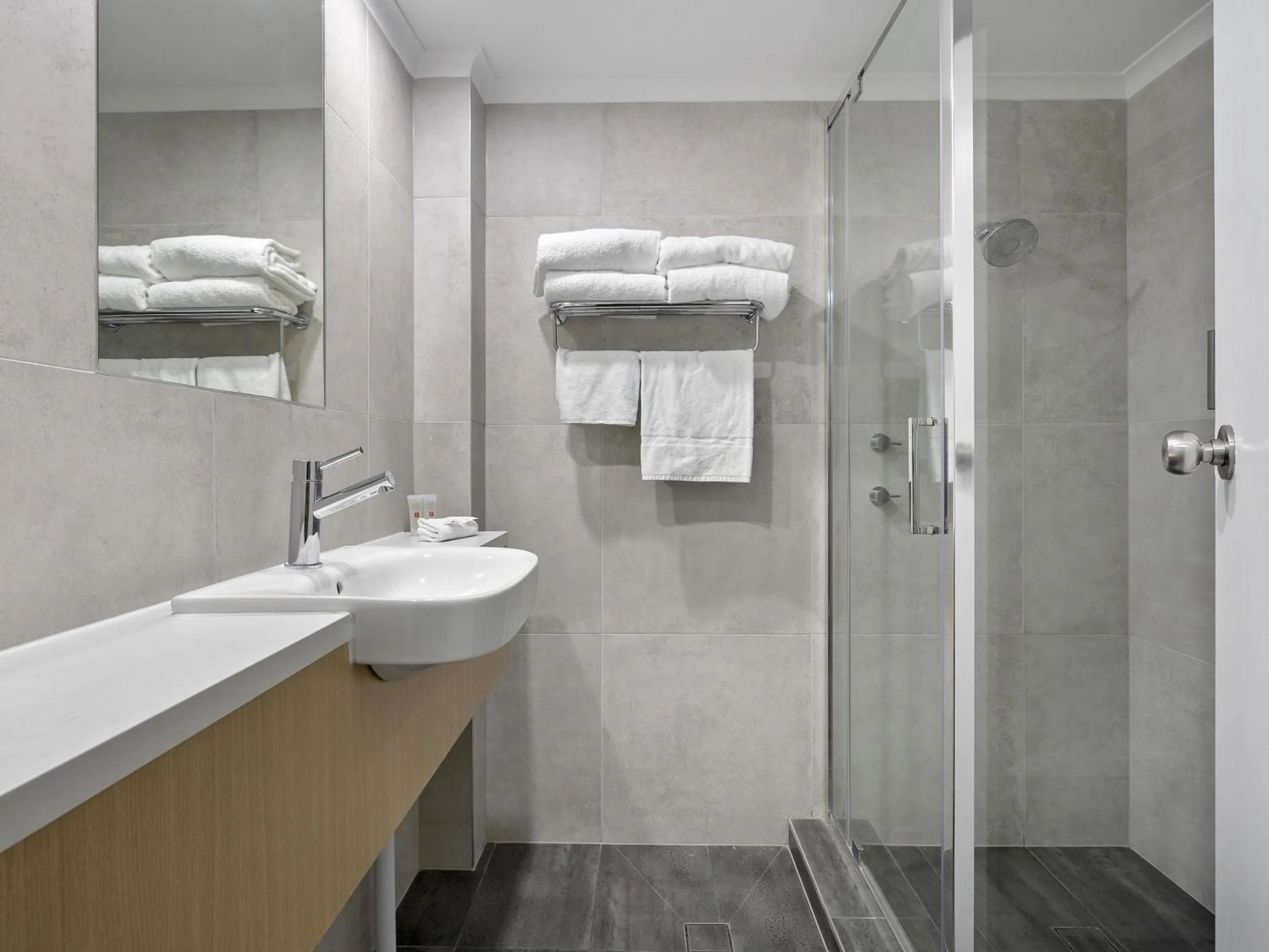 Bedroom in ibis Styles Canberra Eagle Hawk