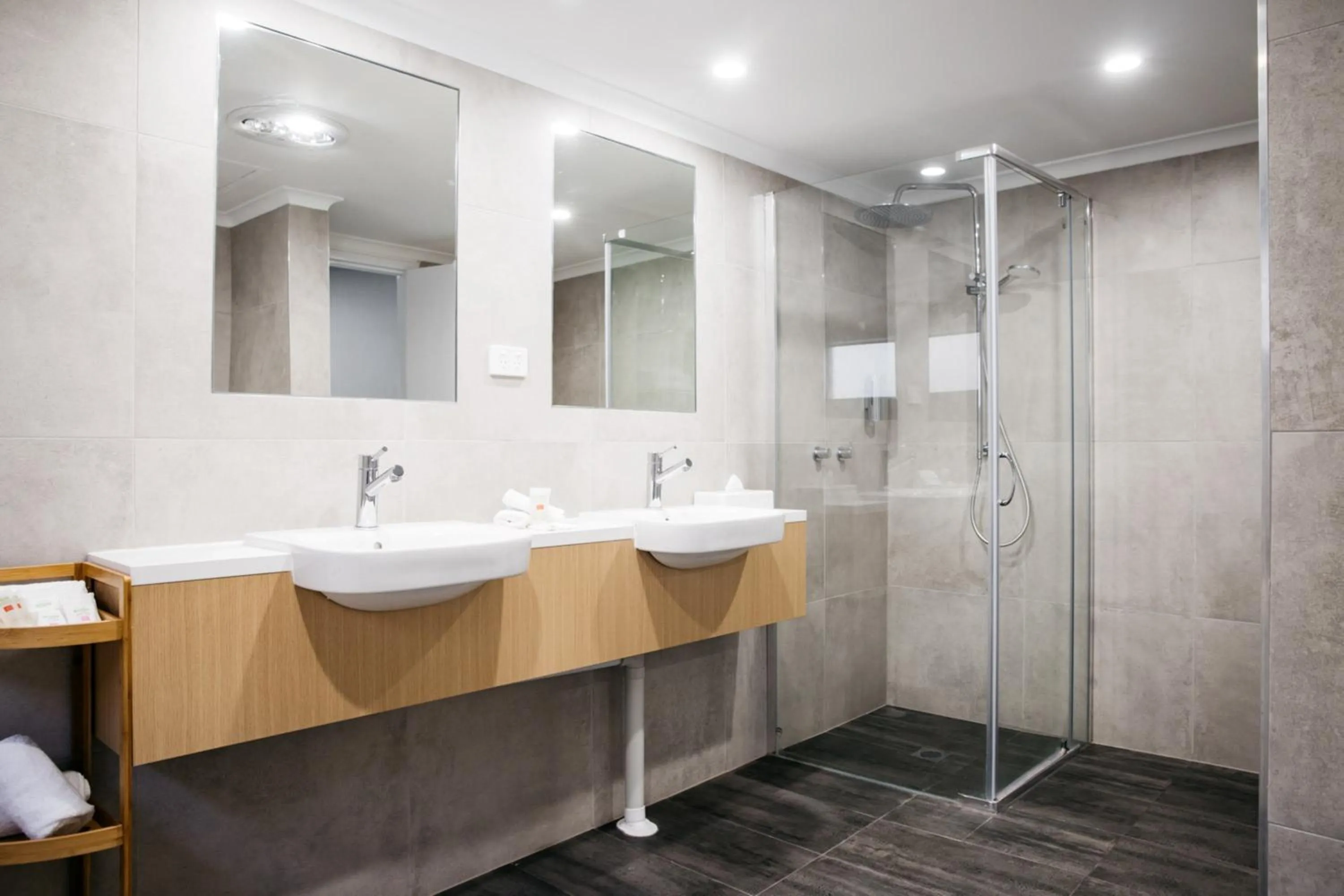 Bathroom in ibis Styles Canberra Eagle Hawk