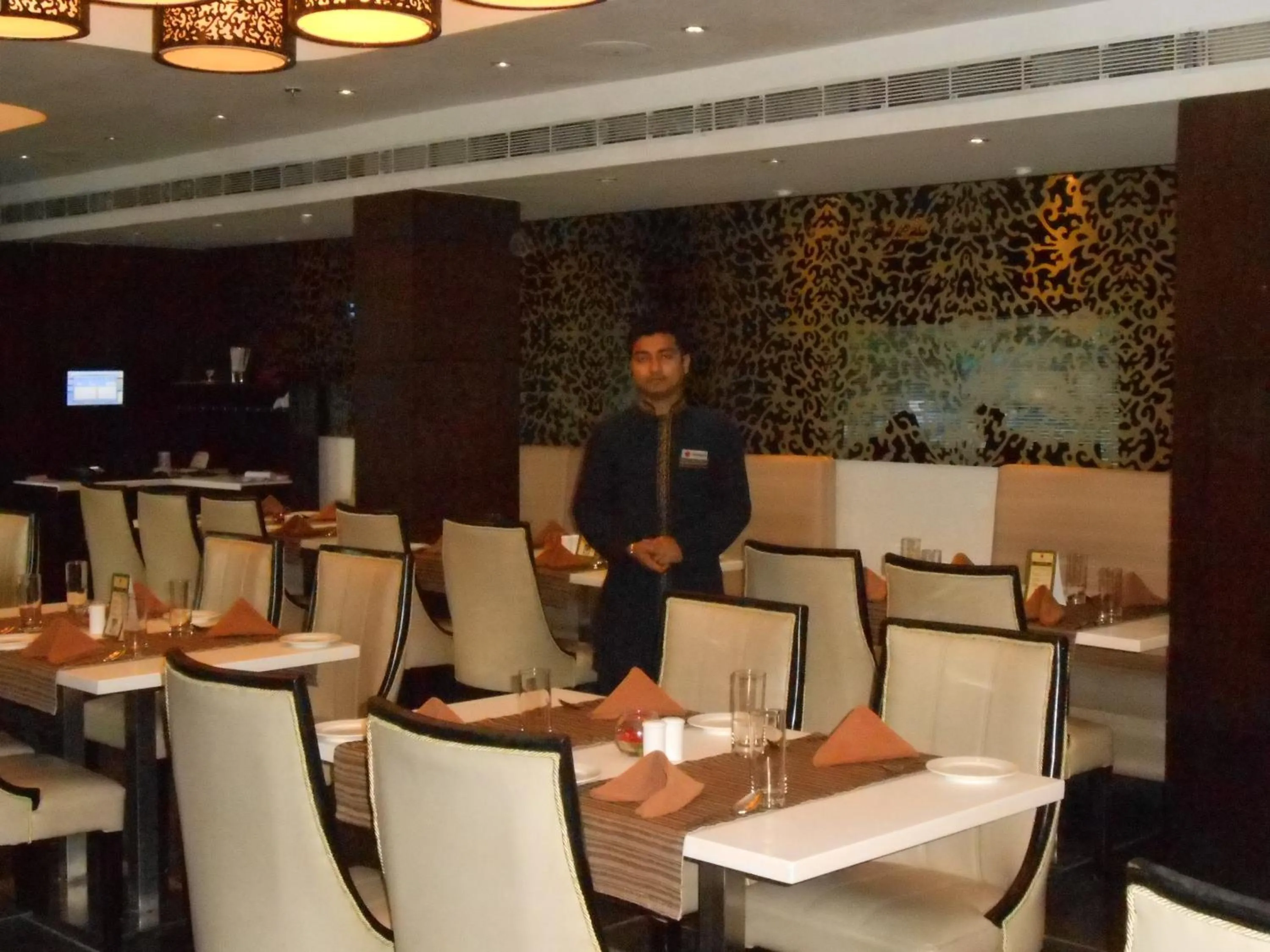 Restaurant/places to eat in Siamton Inn- A Cygnett Collection