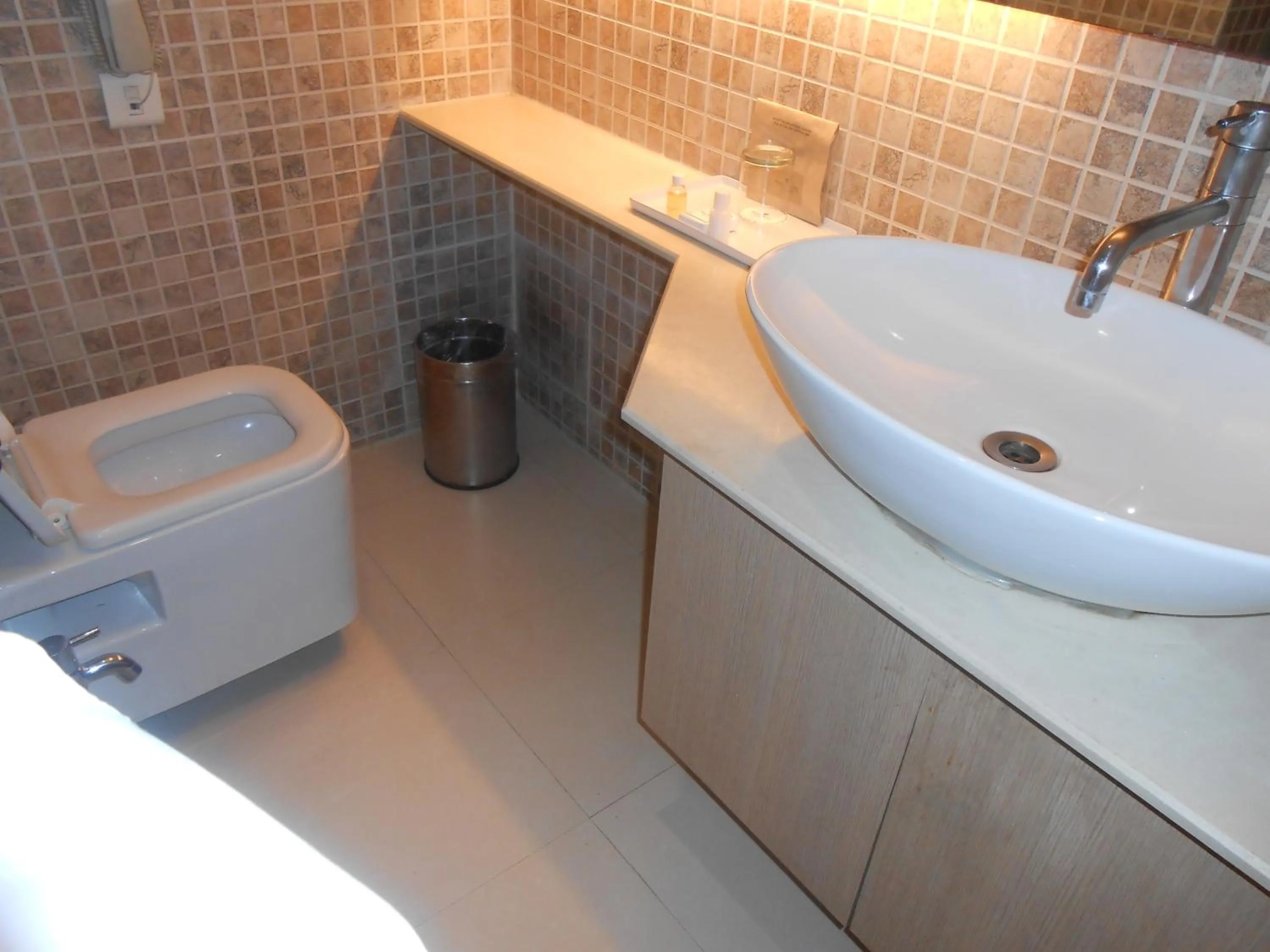 Bathroom in Siamton Inn- A Cygnett Collection