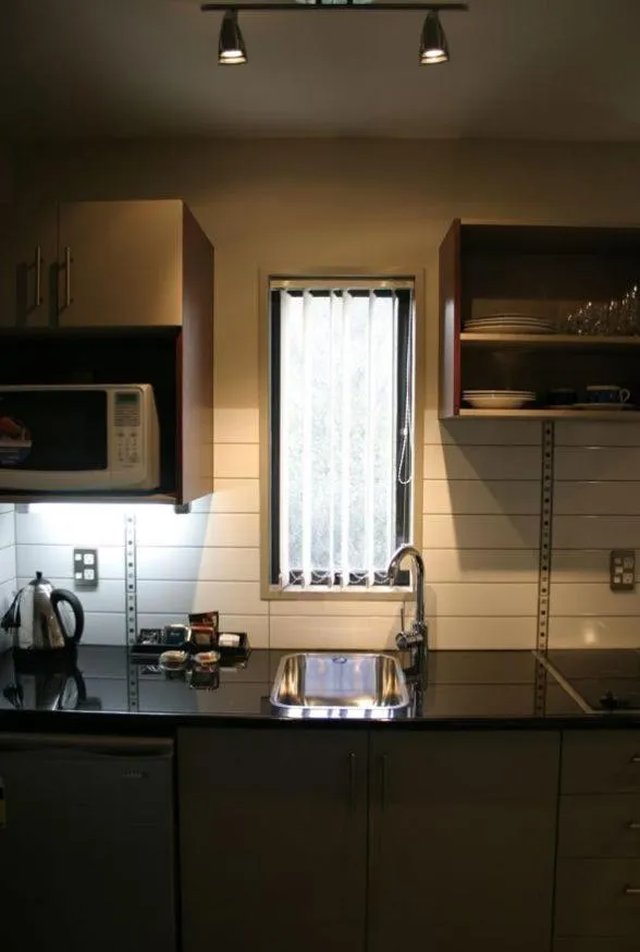 Kitchen or kitchenette in Athena Motel