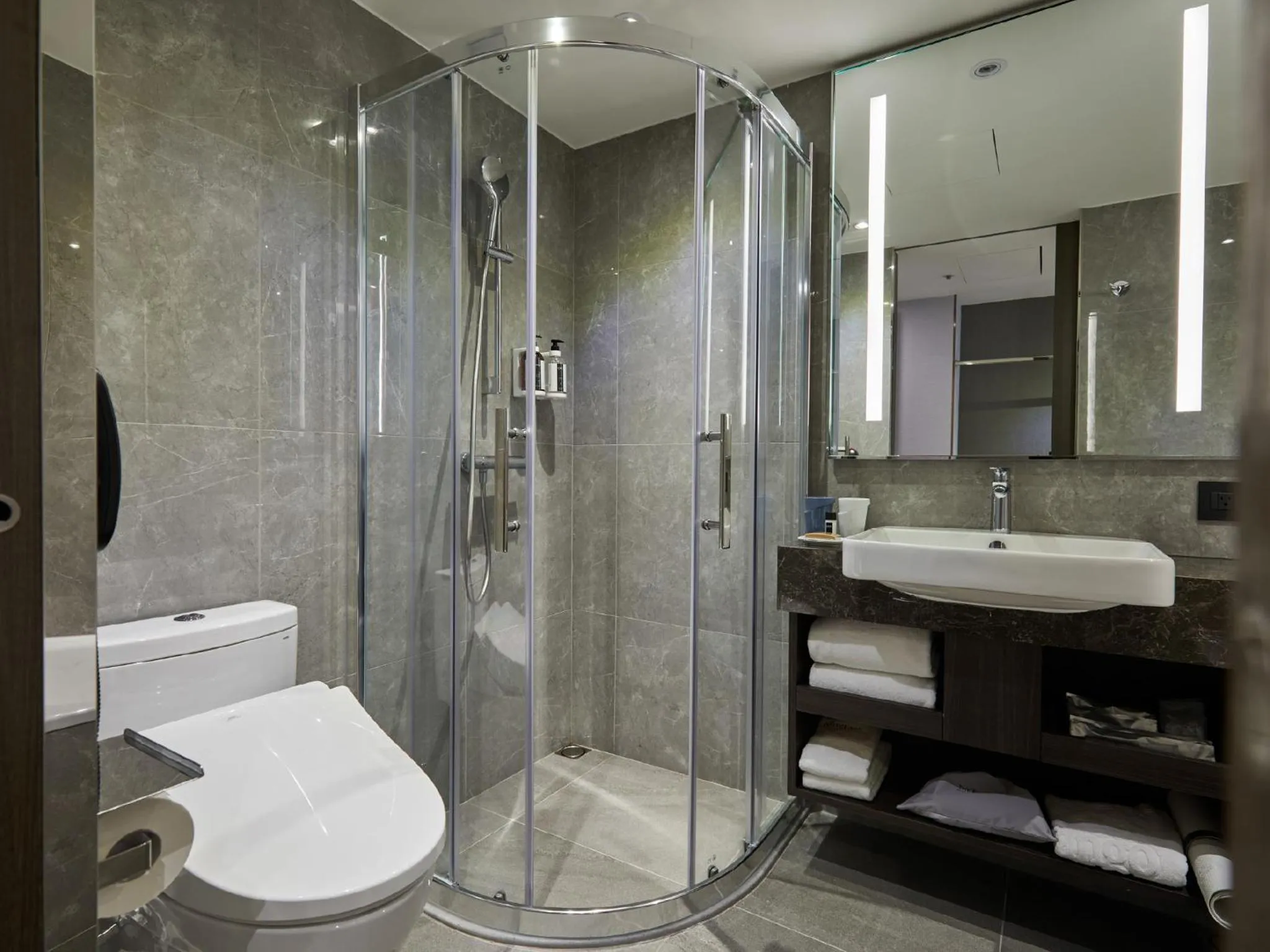 Bathroom in The Tango Hotel Taipei Linsen