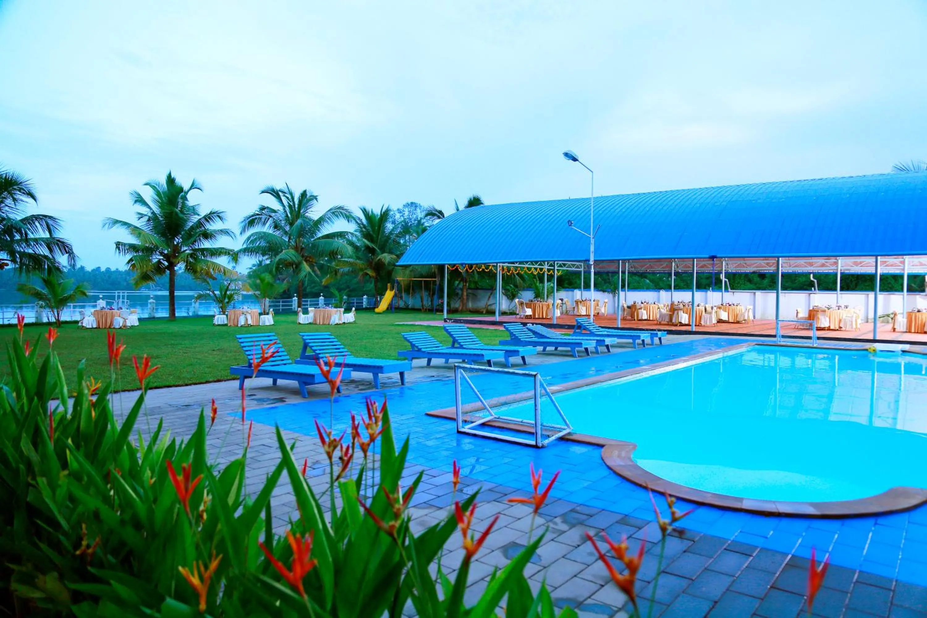 Swimming pool in Renai Blue Waters Cherai