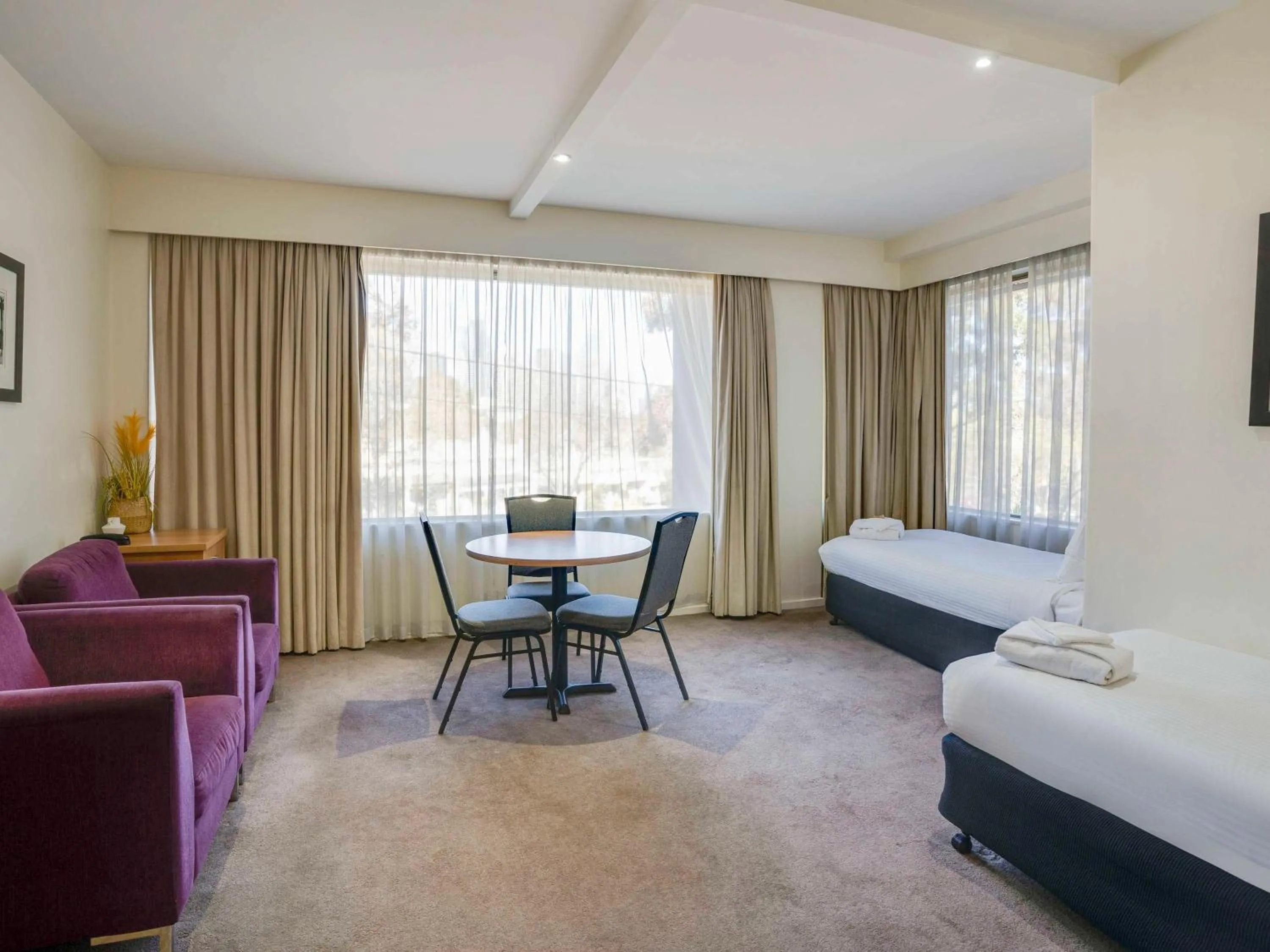 Photo of the whole room, Bed in Mercure North Melbourne