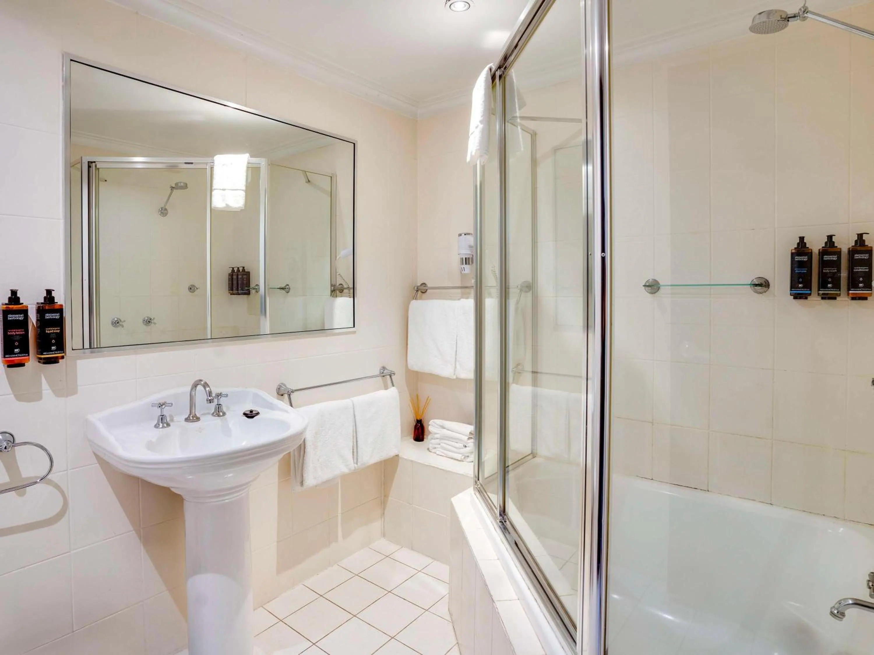 Bathroom in Mercure North Melbourne