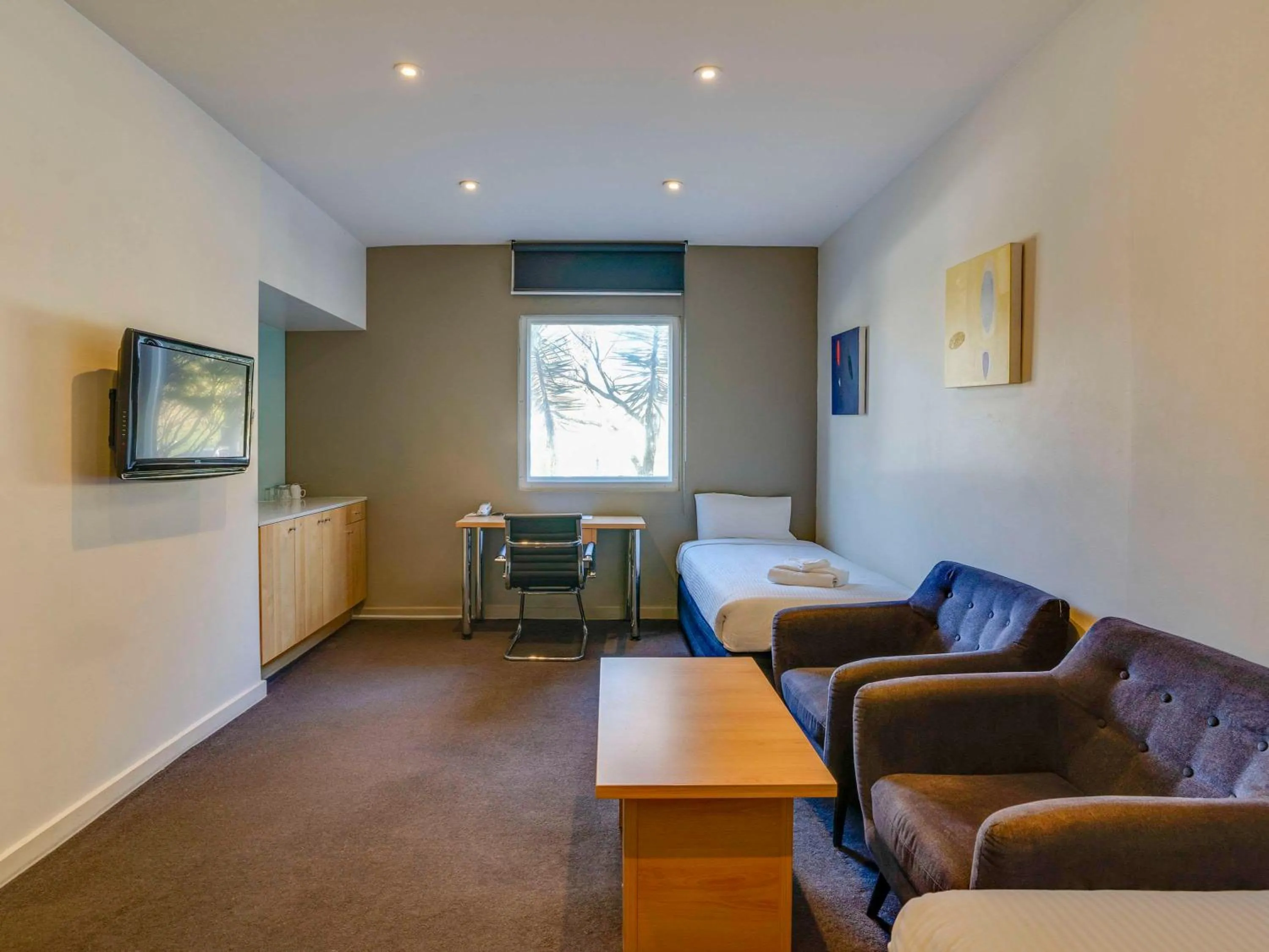 Photo of the whole room, Bed in Mercure North Melbourne