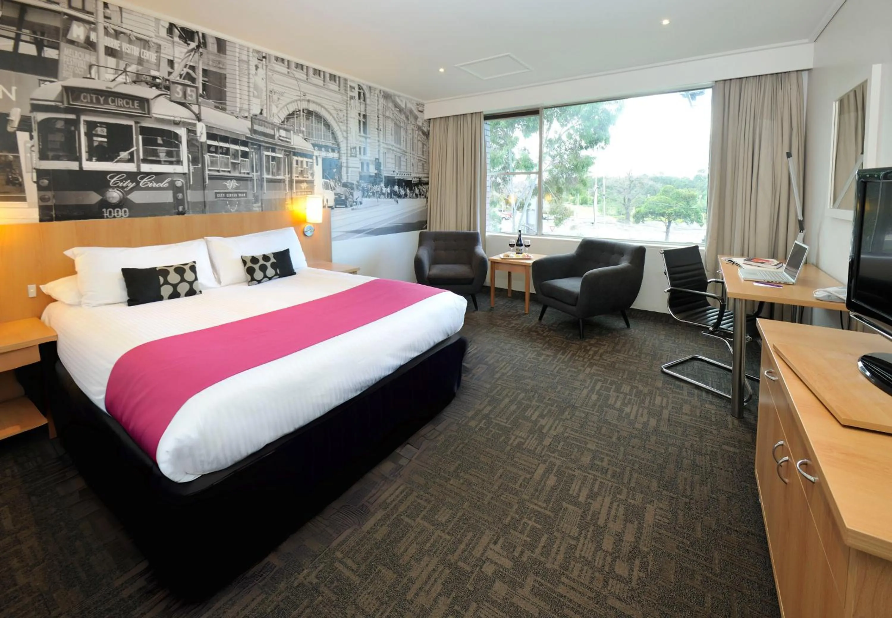 Photo of the whole room, Bed in Mercure North Melbourne