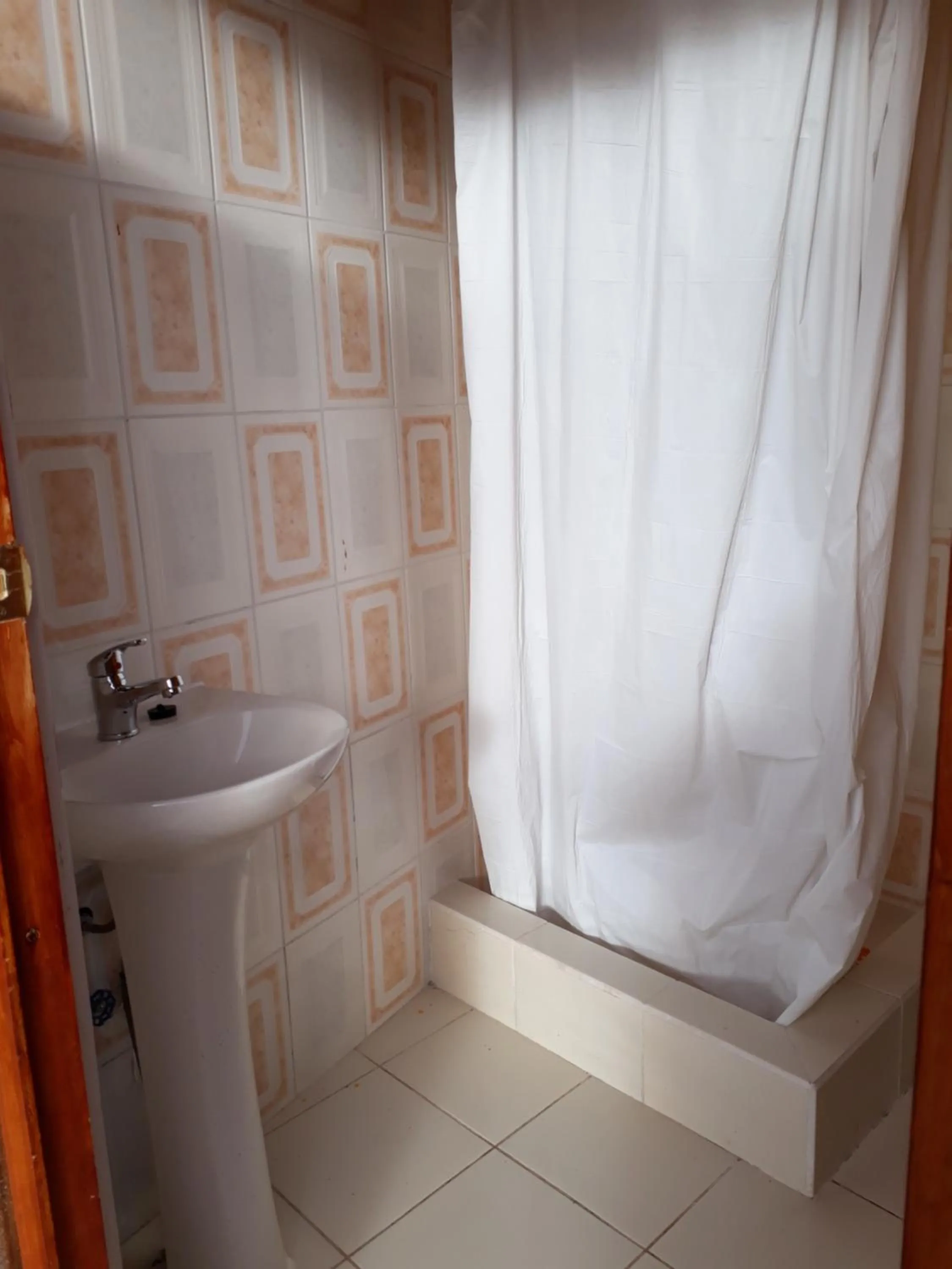 Shower in Hostal Open House