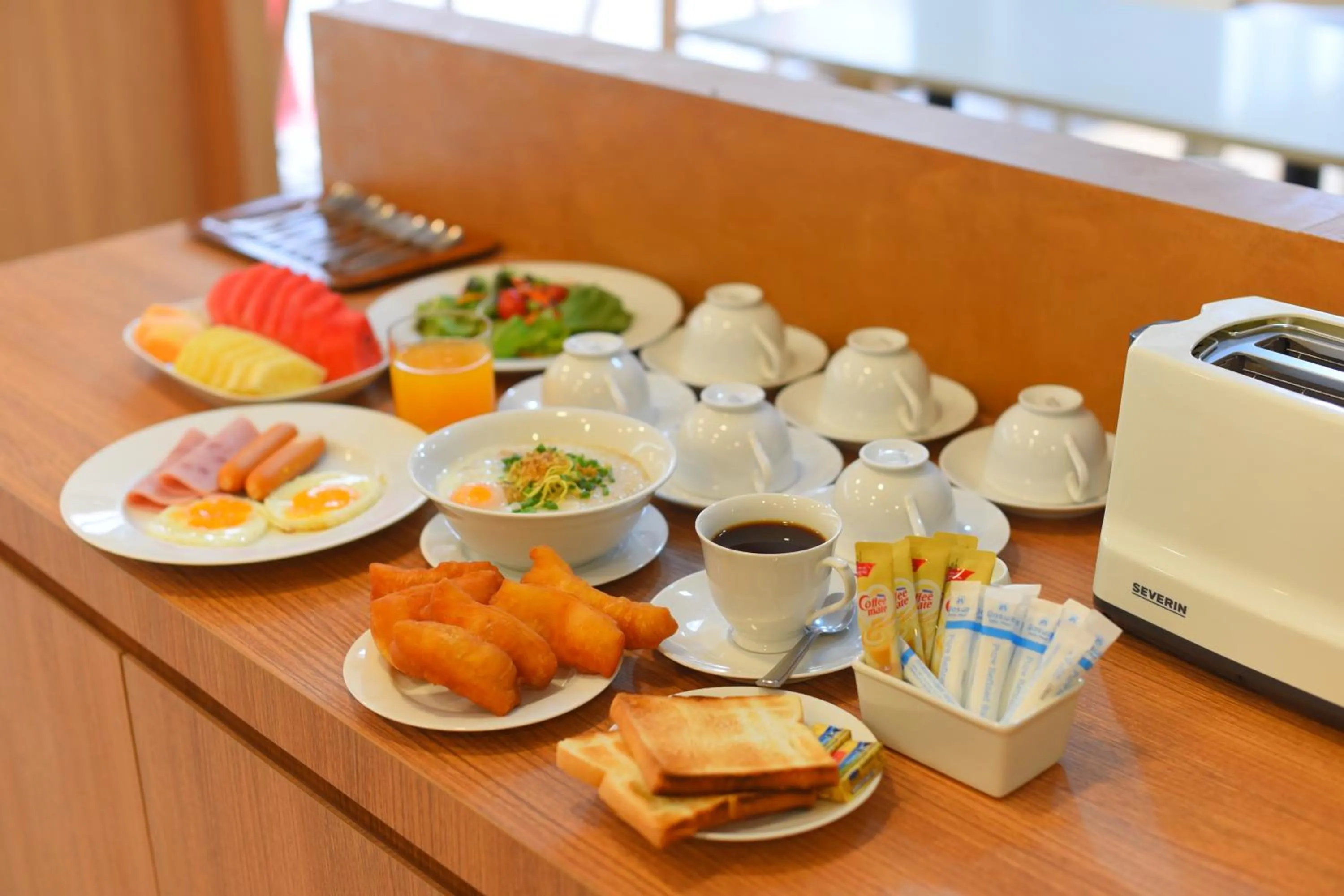 Food and drinks in Grand Watergate Hotel