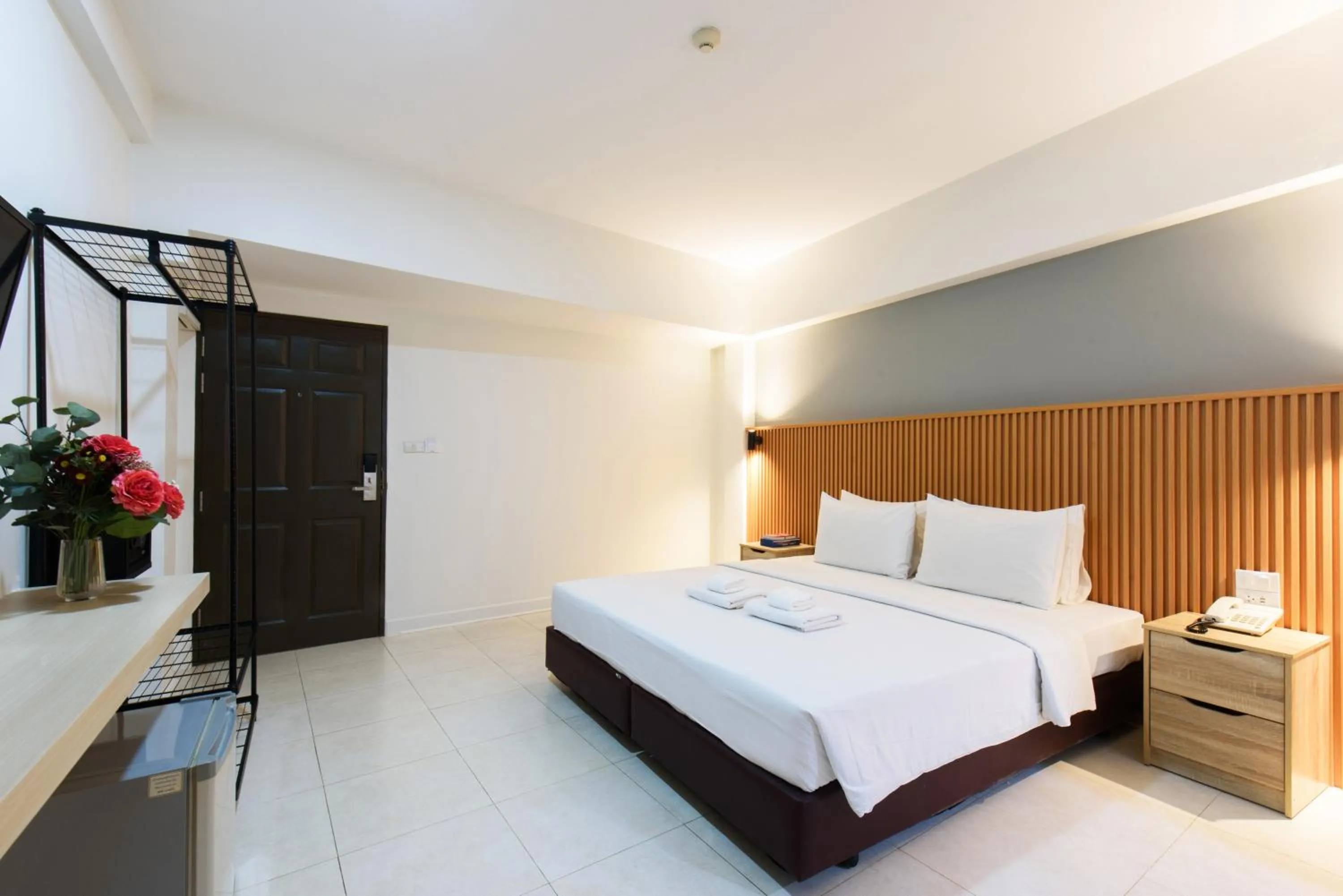 Bedroom, Bed in Grand Watergate Hotel