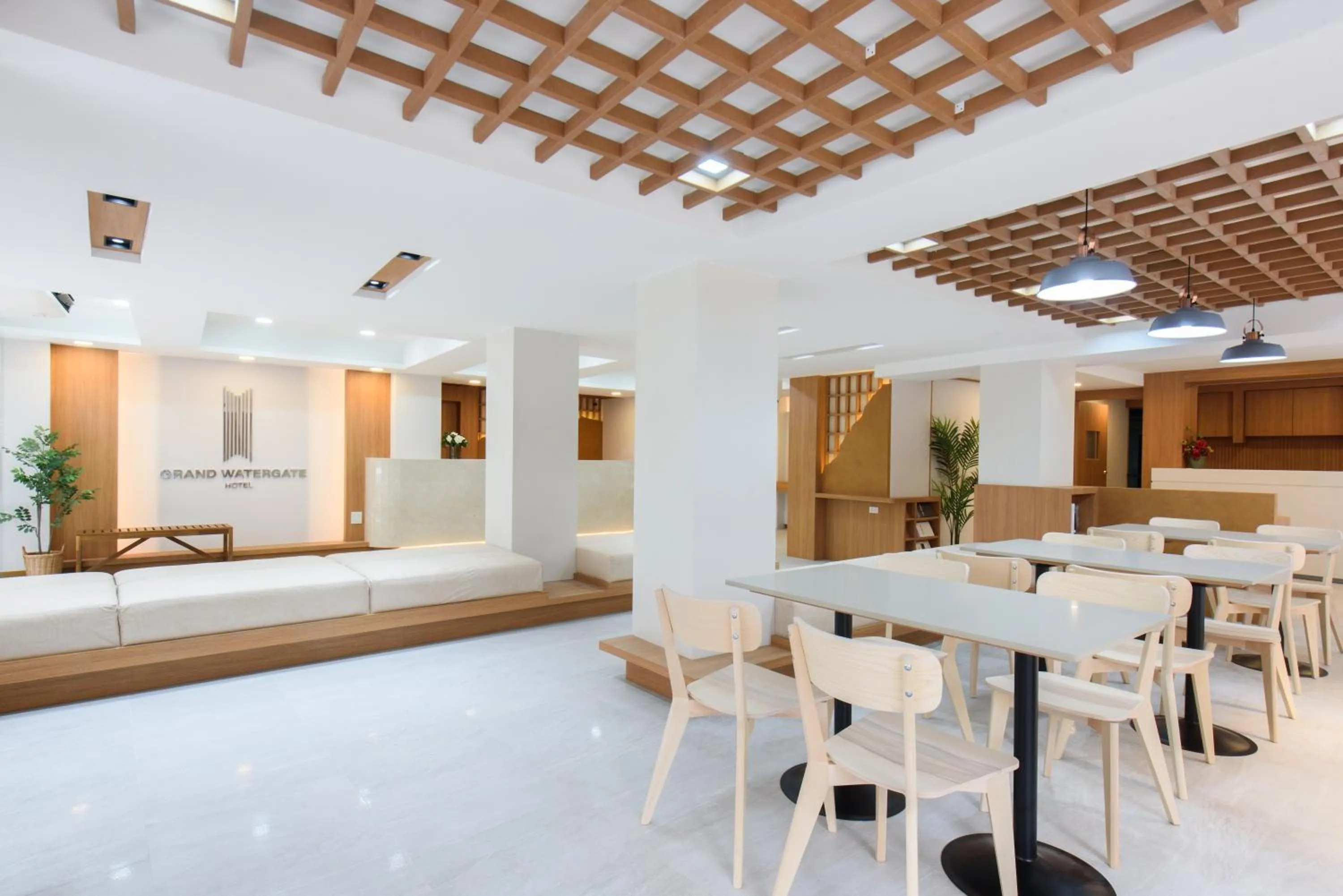 Seating area in Grand Watergate Hotel