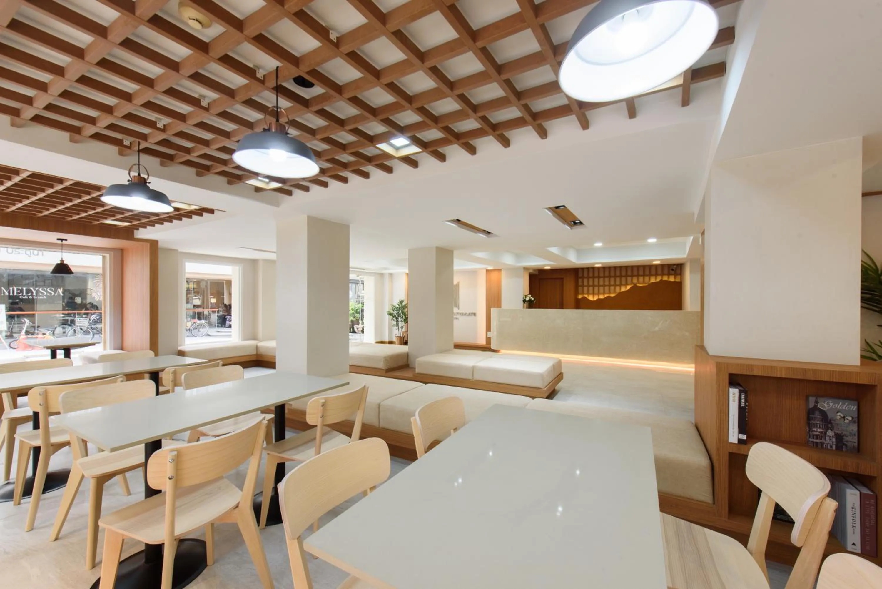 Seating area in Grand Watergate Hotel