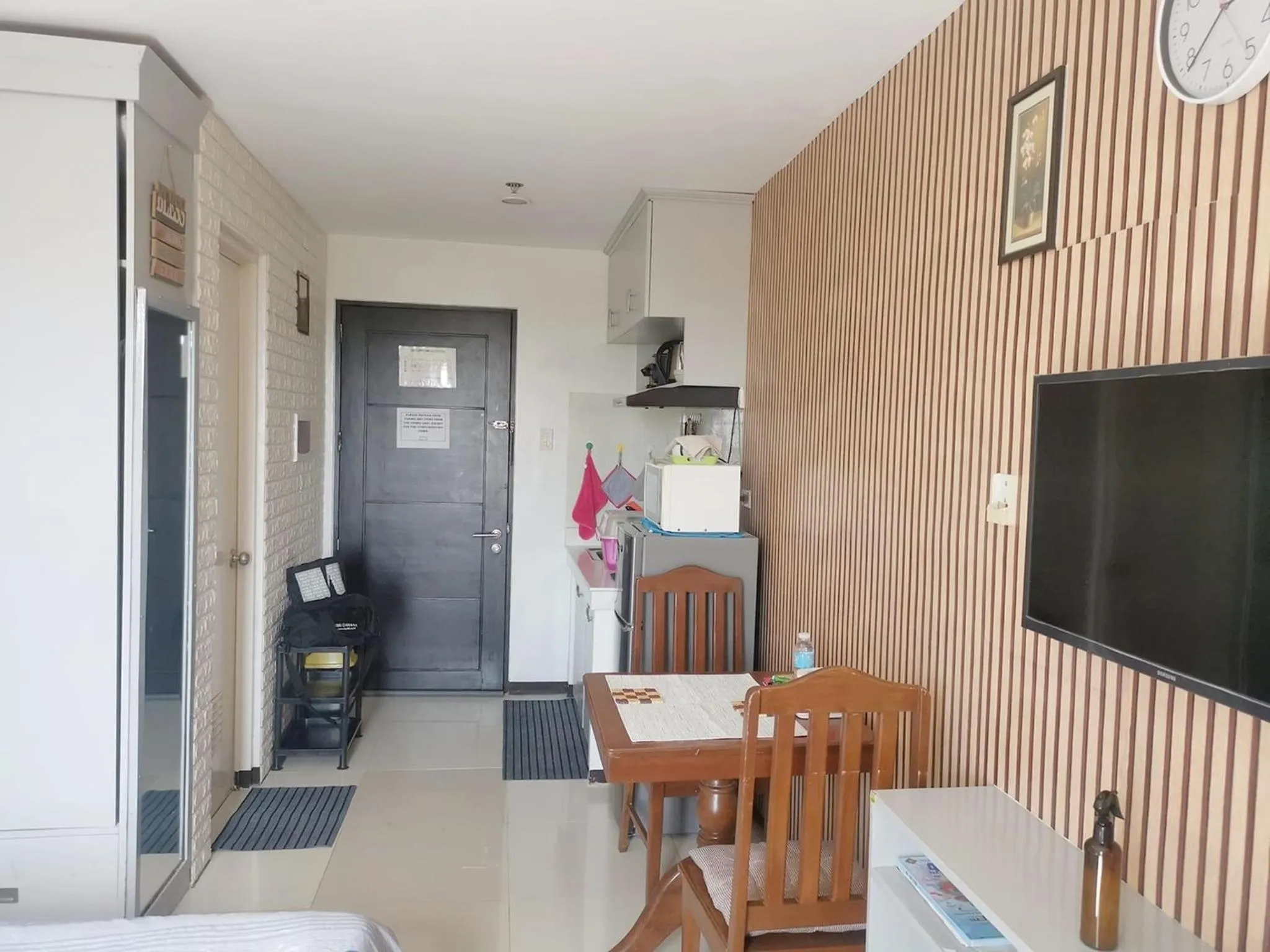 Dining area in Unit 1109 Cityscape Residences