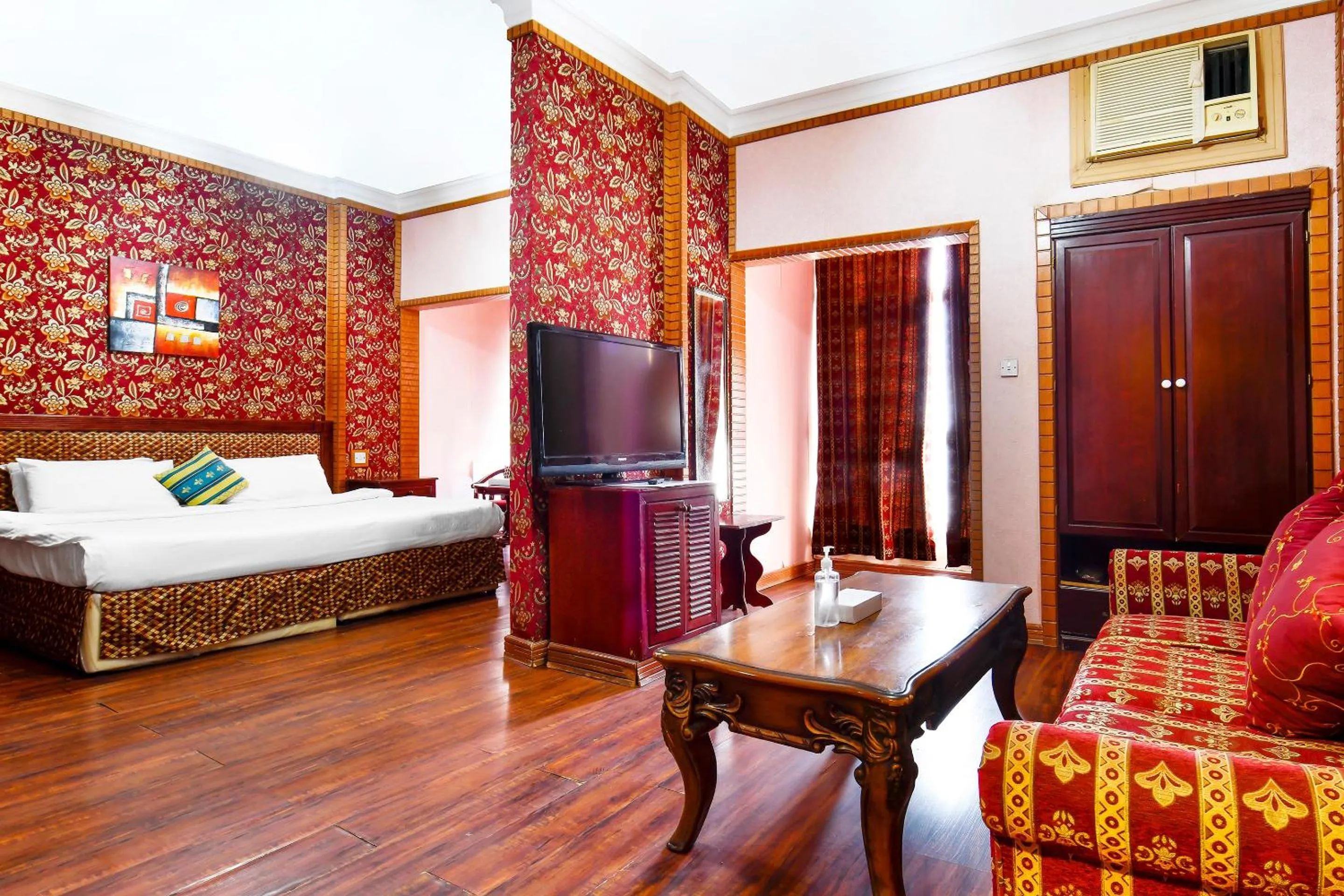 Bedroom, Bed in Capital O 125 Moon Plaza Hotel