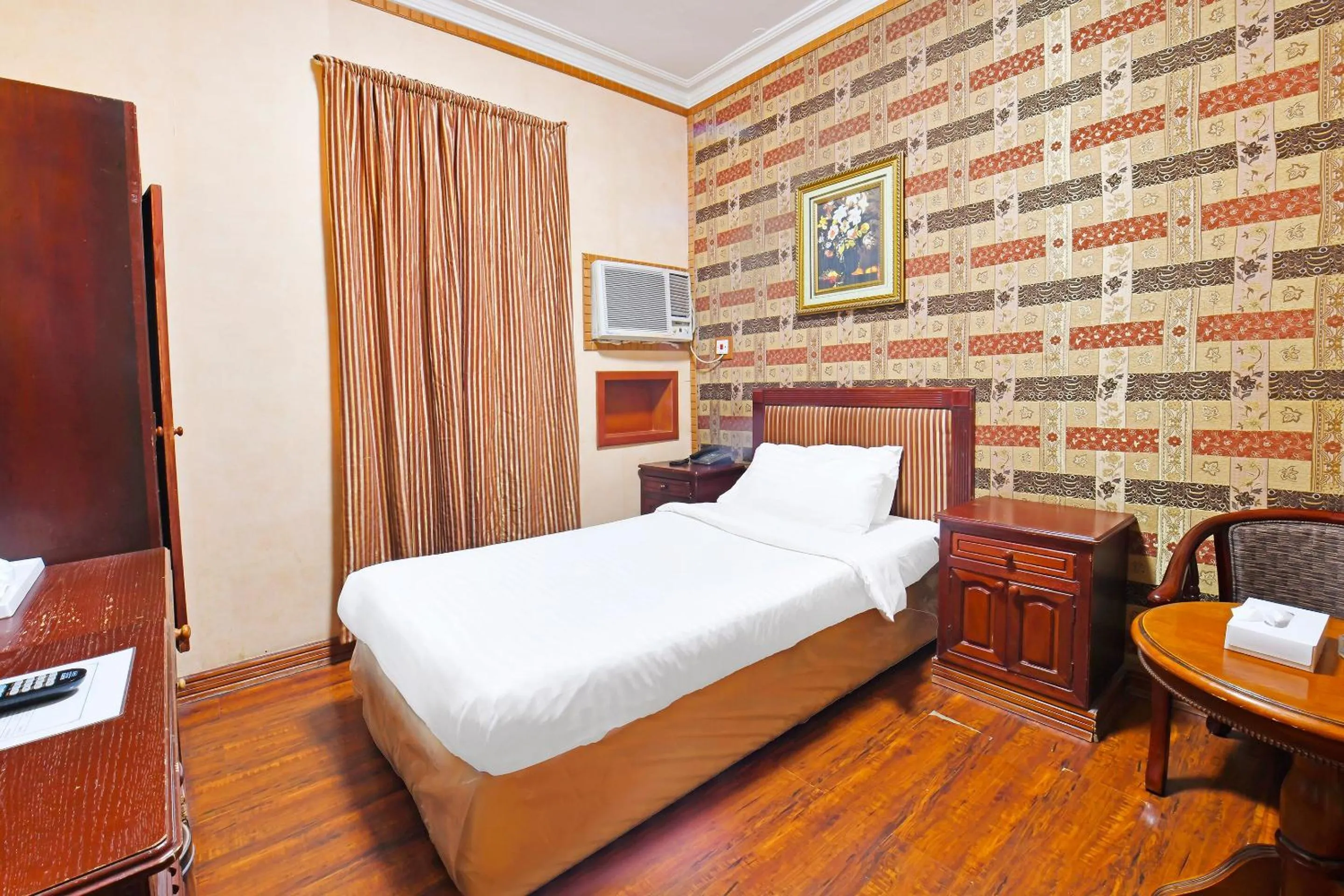 Bedroom, Bed in Capital O 125 Moon Plaza Hotel