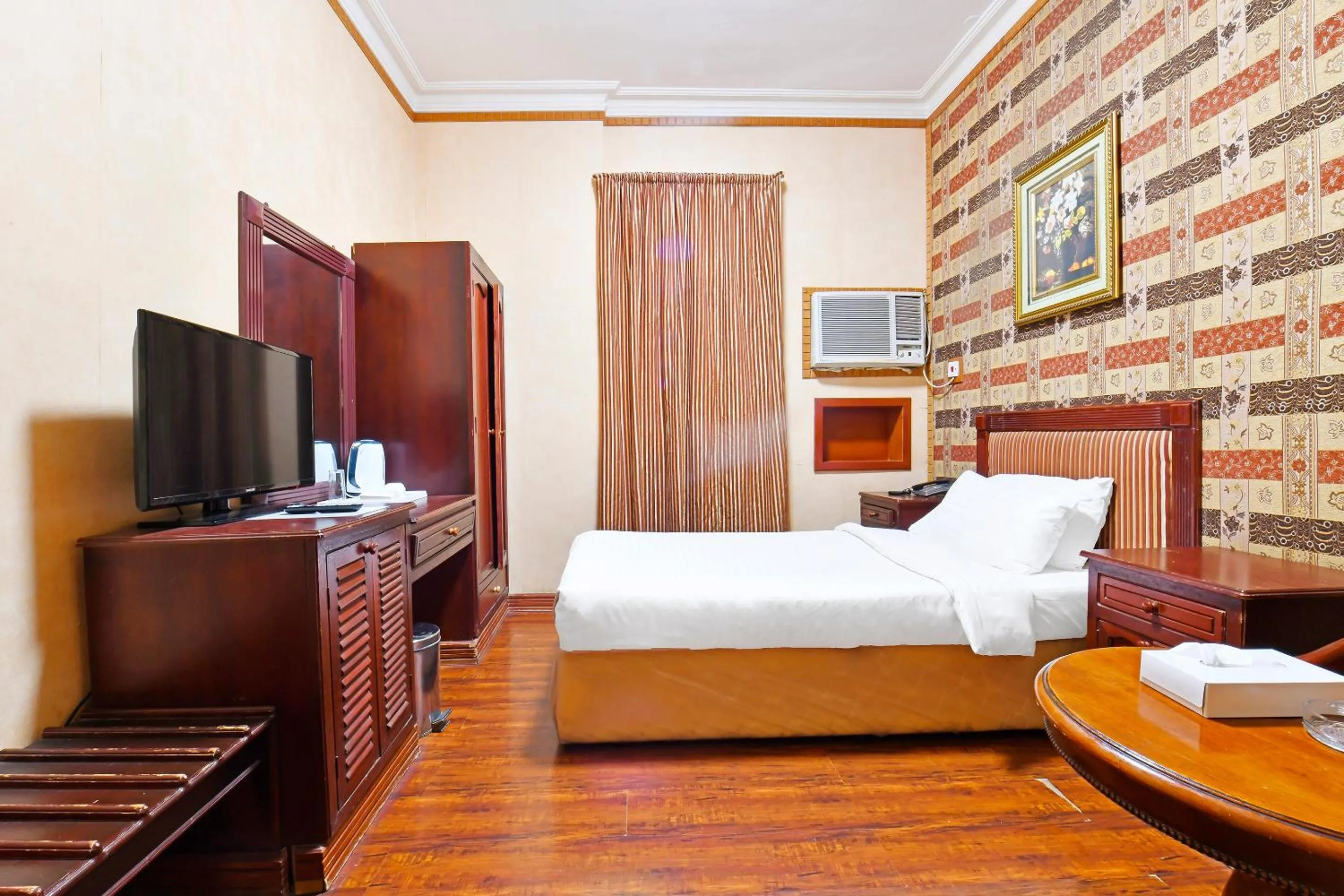 Bedroom, Bed in Capital O 125 Moon Plaza Hotel