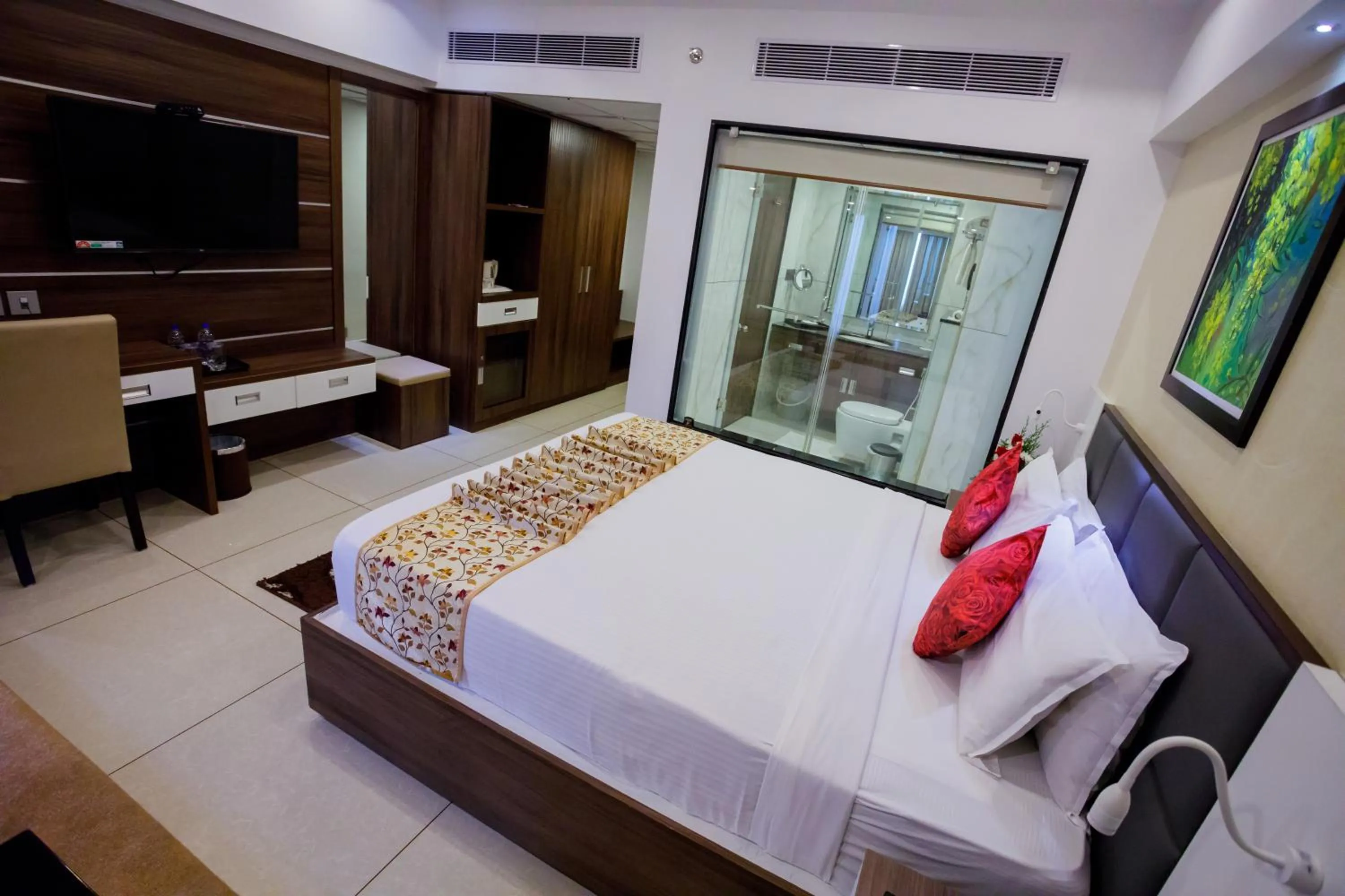 Photo of the whole room, Bed in The Renai Cochin