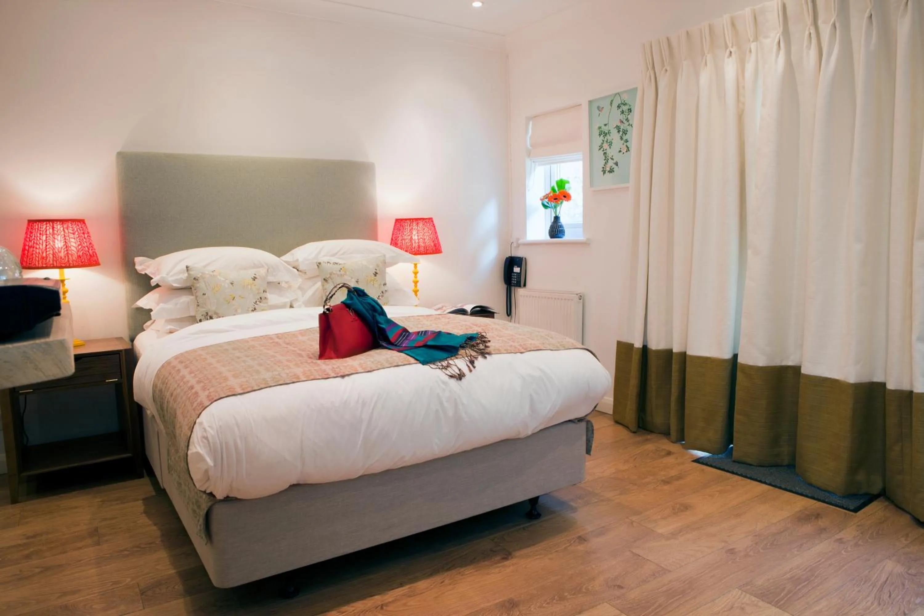 Bedroom, Bed in Sea Spray Hotel