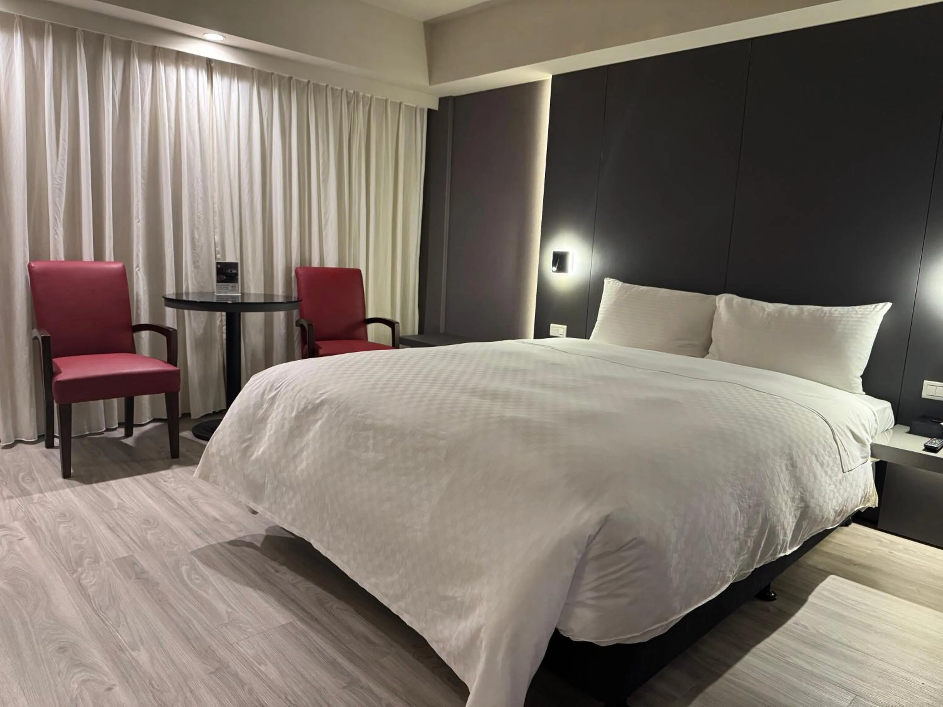 Living room, Bed in Forward Suites Ⅰ