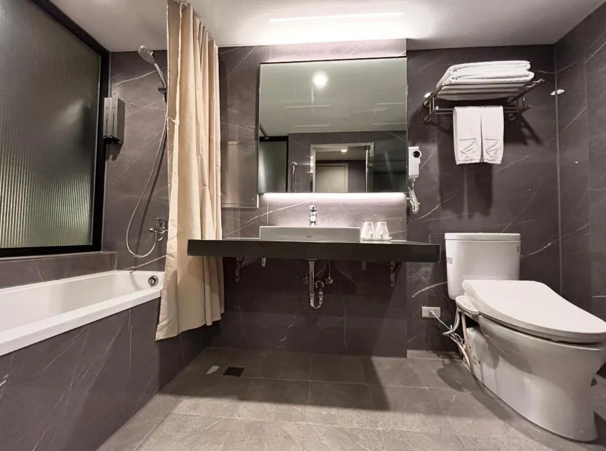 Bathroom in Forward Suites Ⅰ