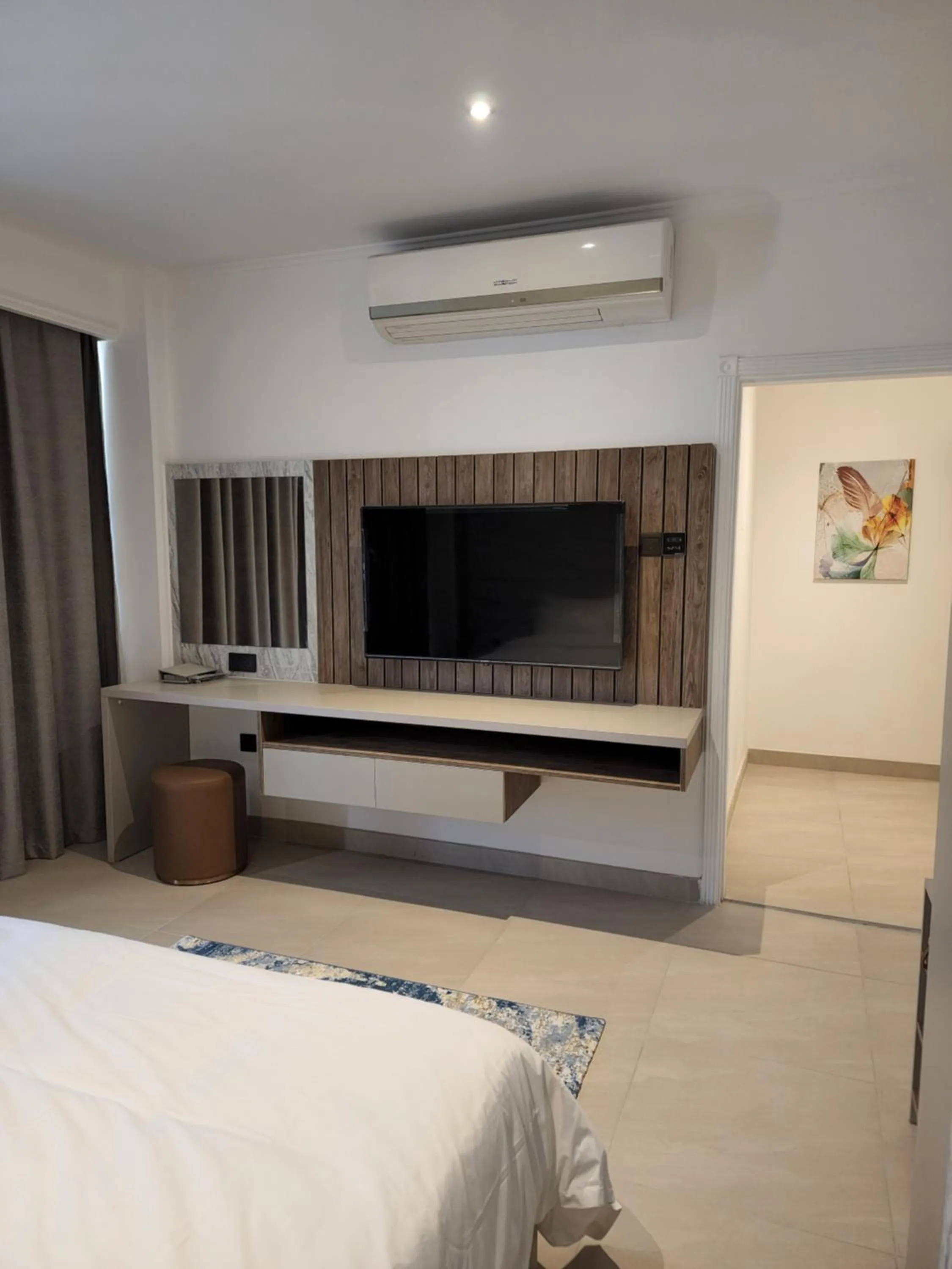 TV and multimedia, Bed in Imperial Suites Hotel