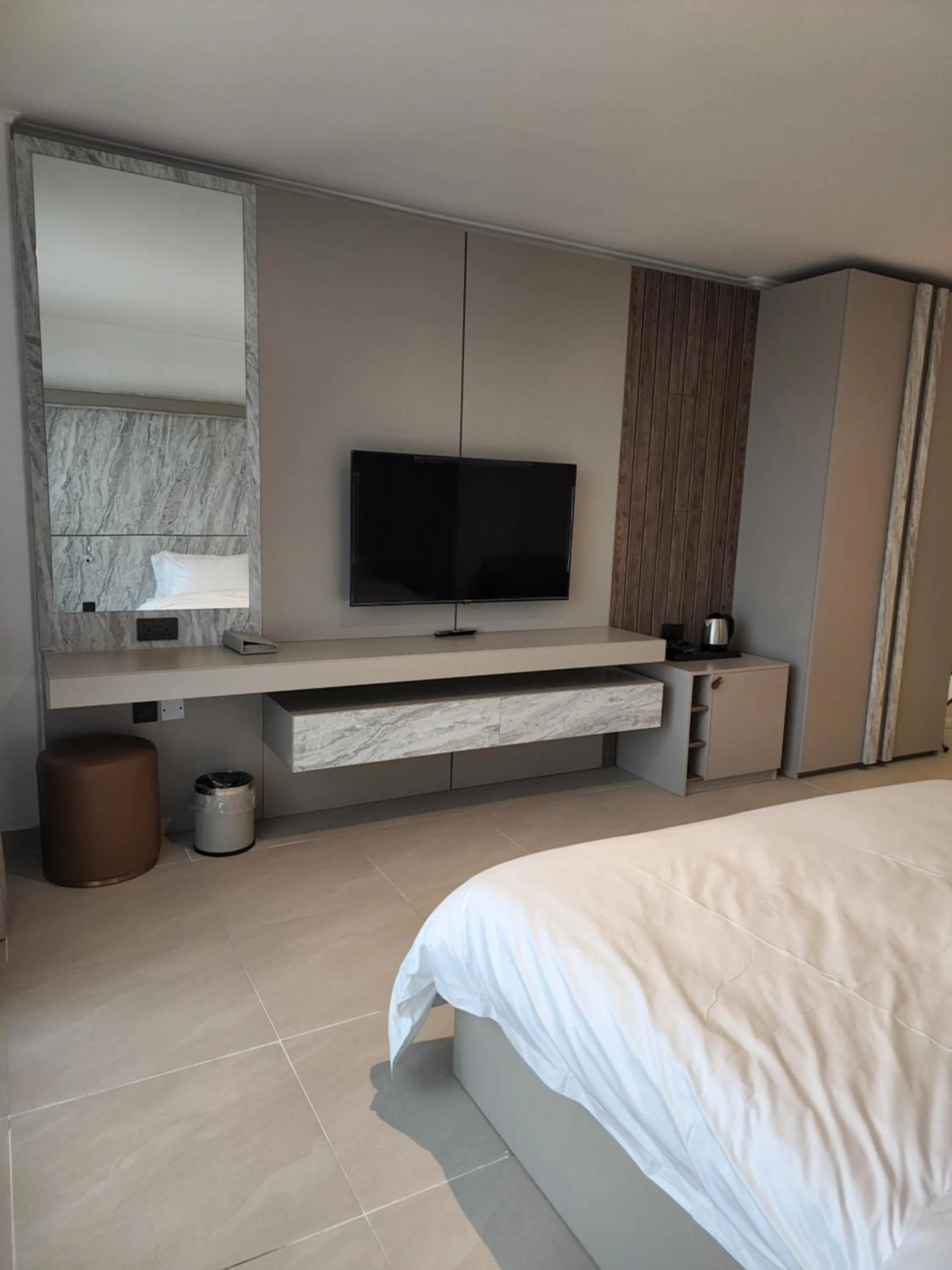 TV and multimedia, Bed in Imperial Suites Hotel