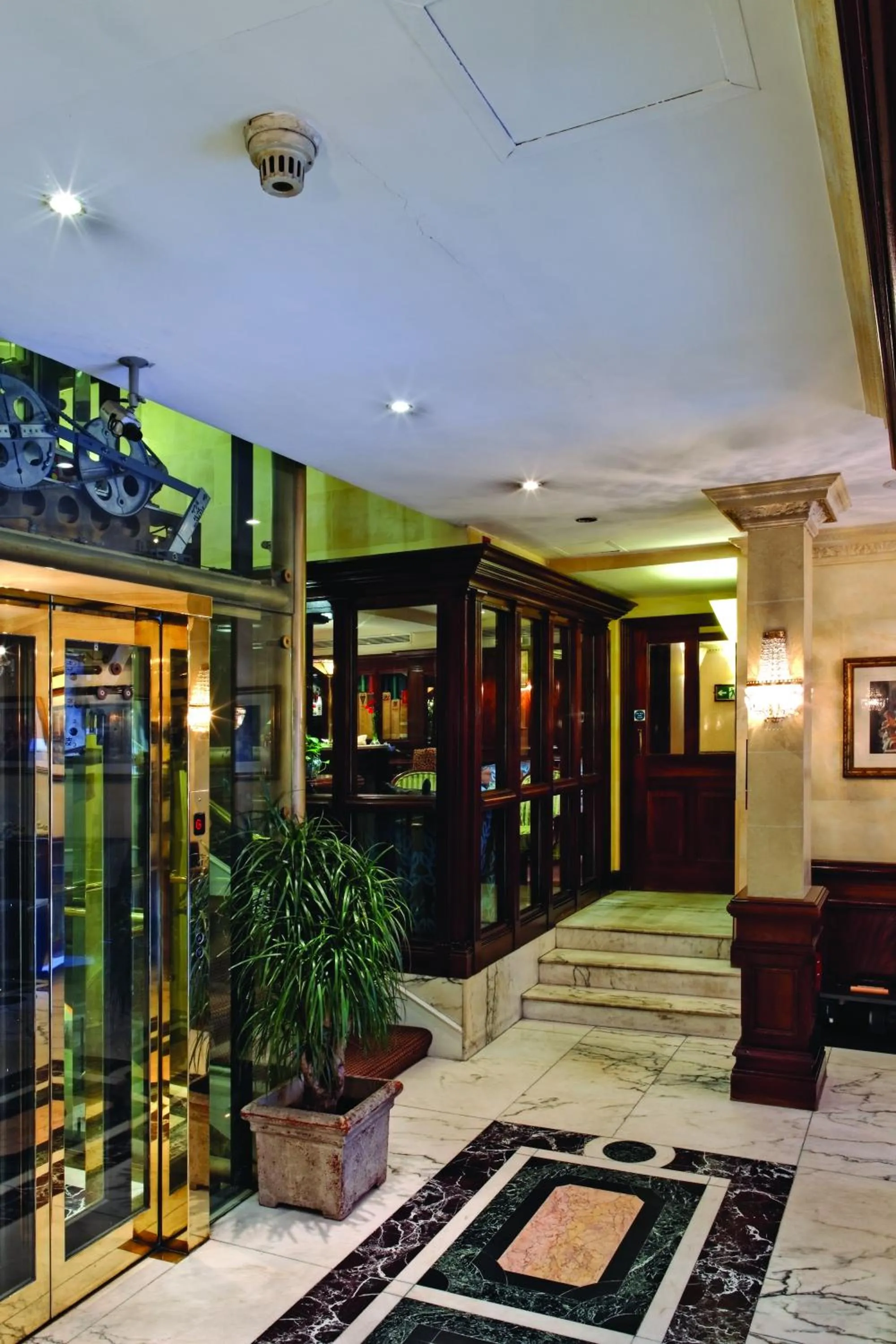 Lobby or reception in Rochester Hotel by Blue Orchid