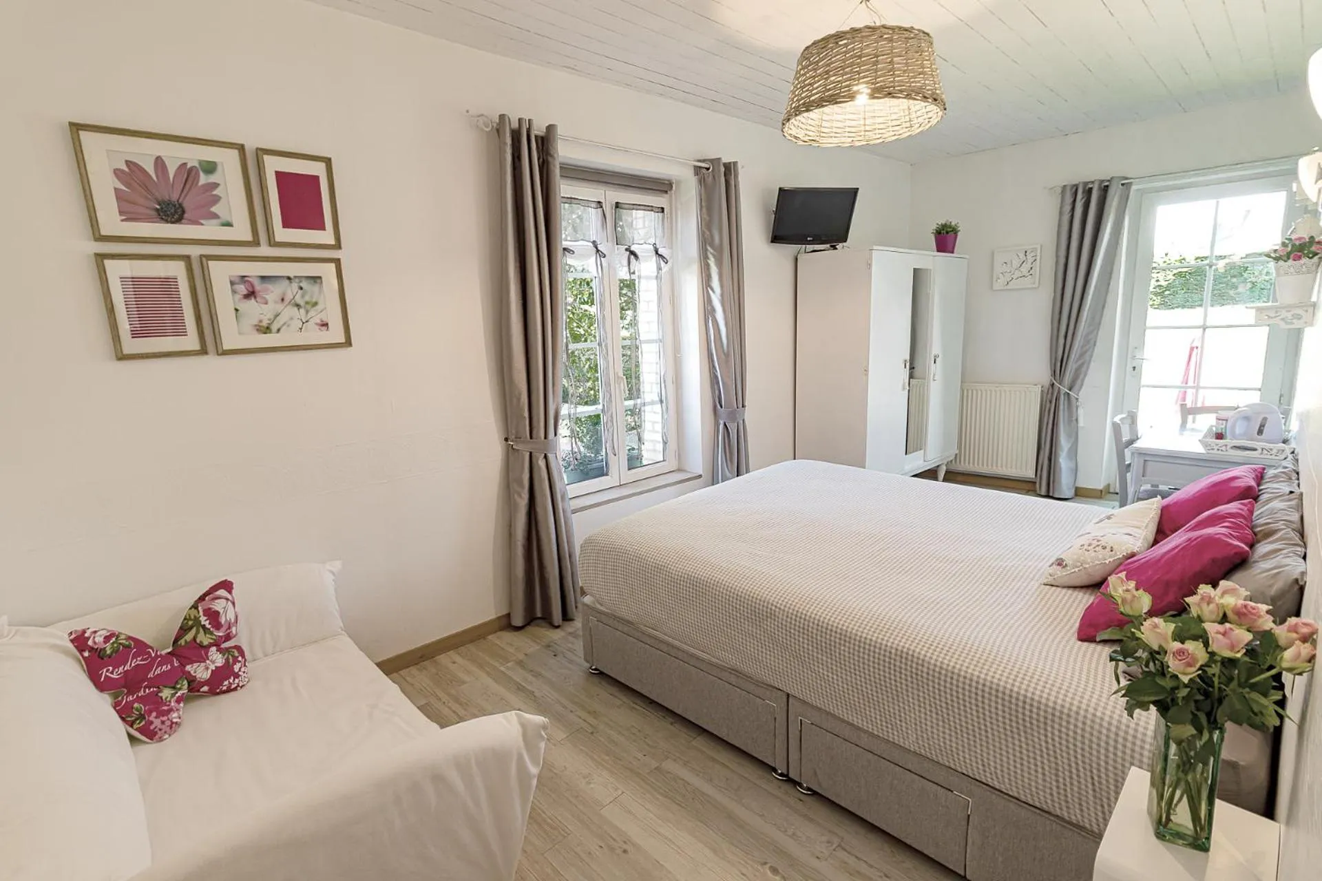 Photo of the whole room, Bed in Les 4 saisons