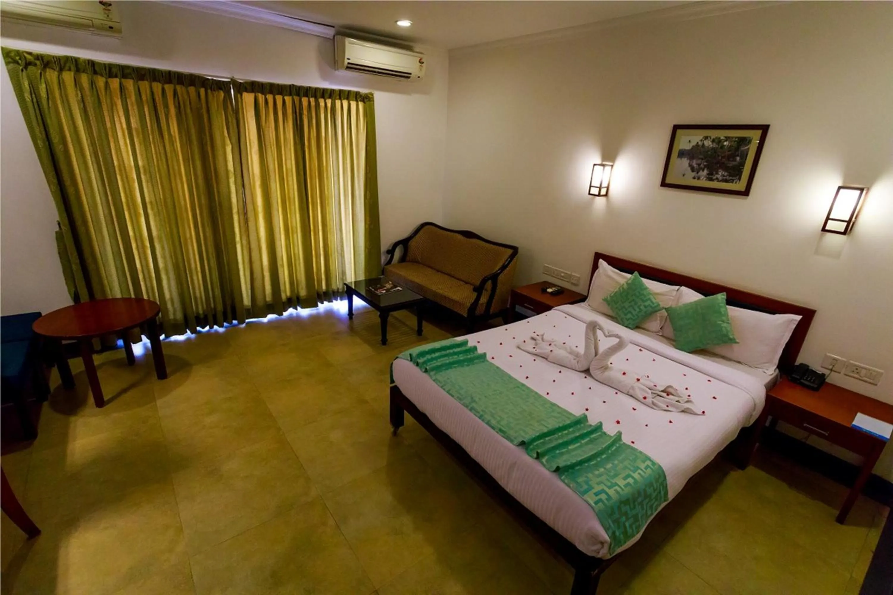 Photo of the whole room, Bed in Green Fields Kumarakom