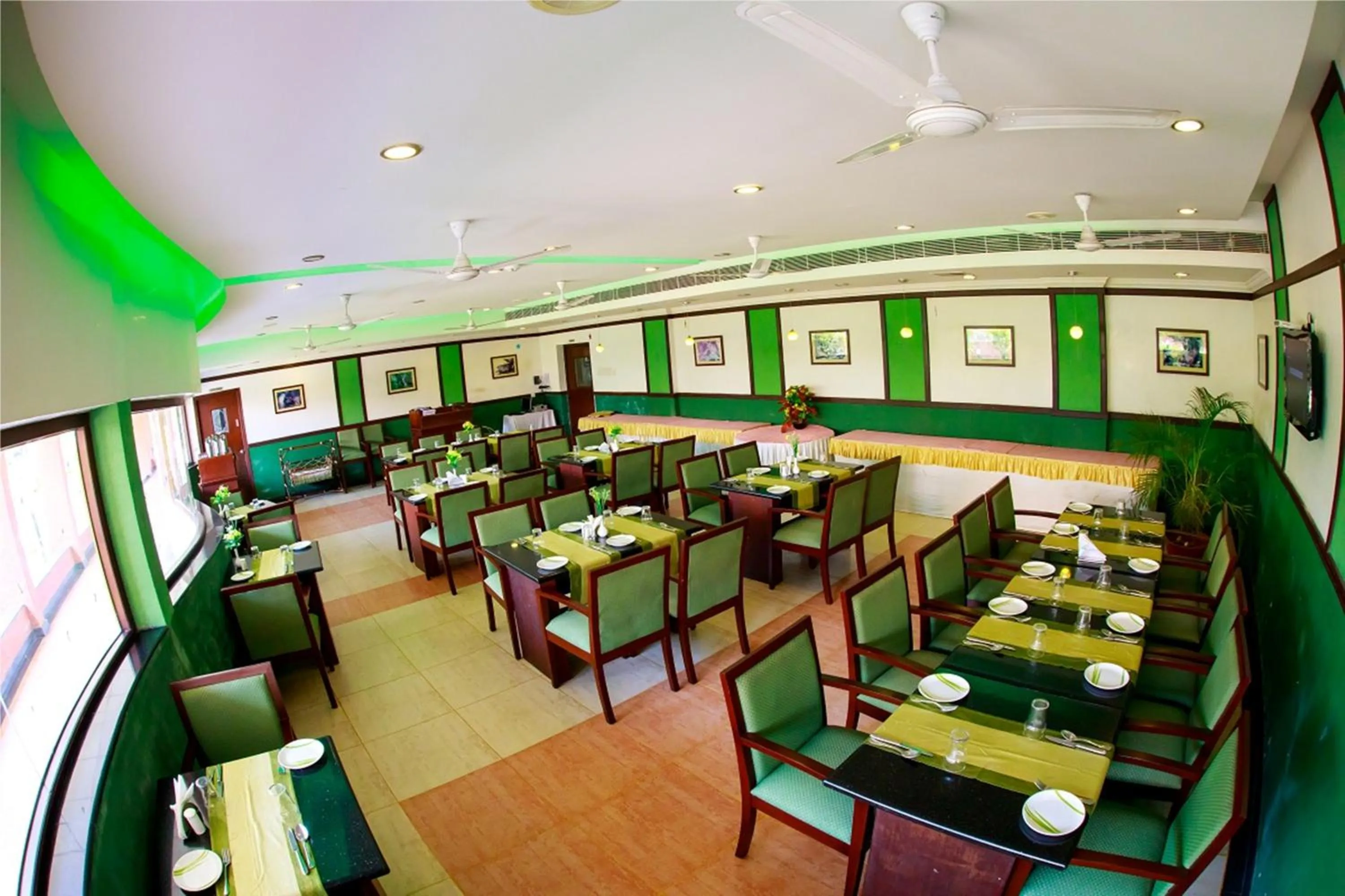 Restaurant/places to eat in Green Fields Kumarakom