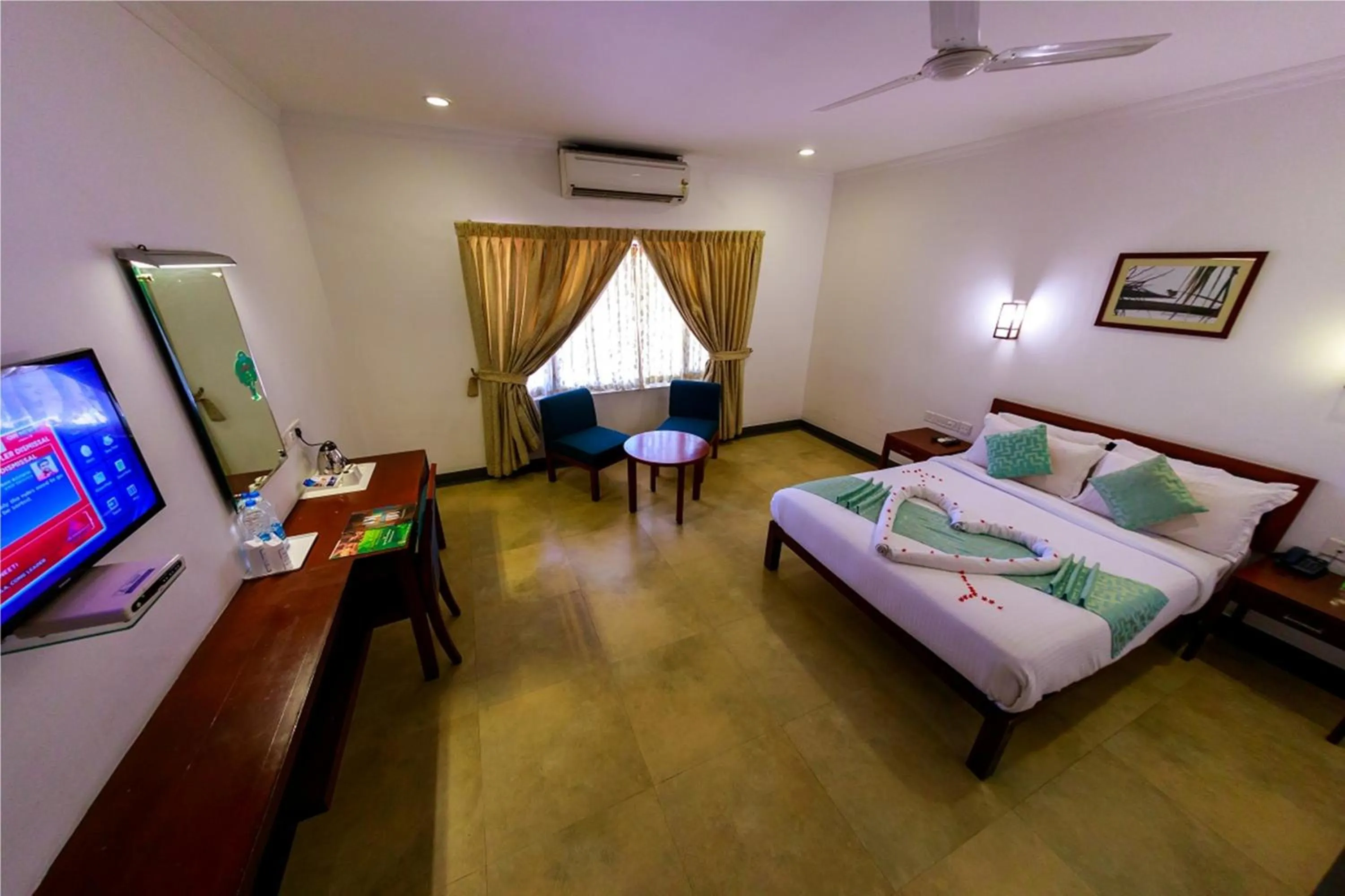 Photo of the whole room, Bed in Green Fields Kumarakom