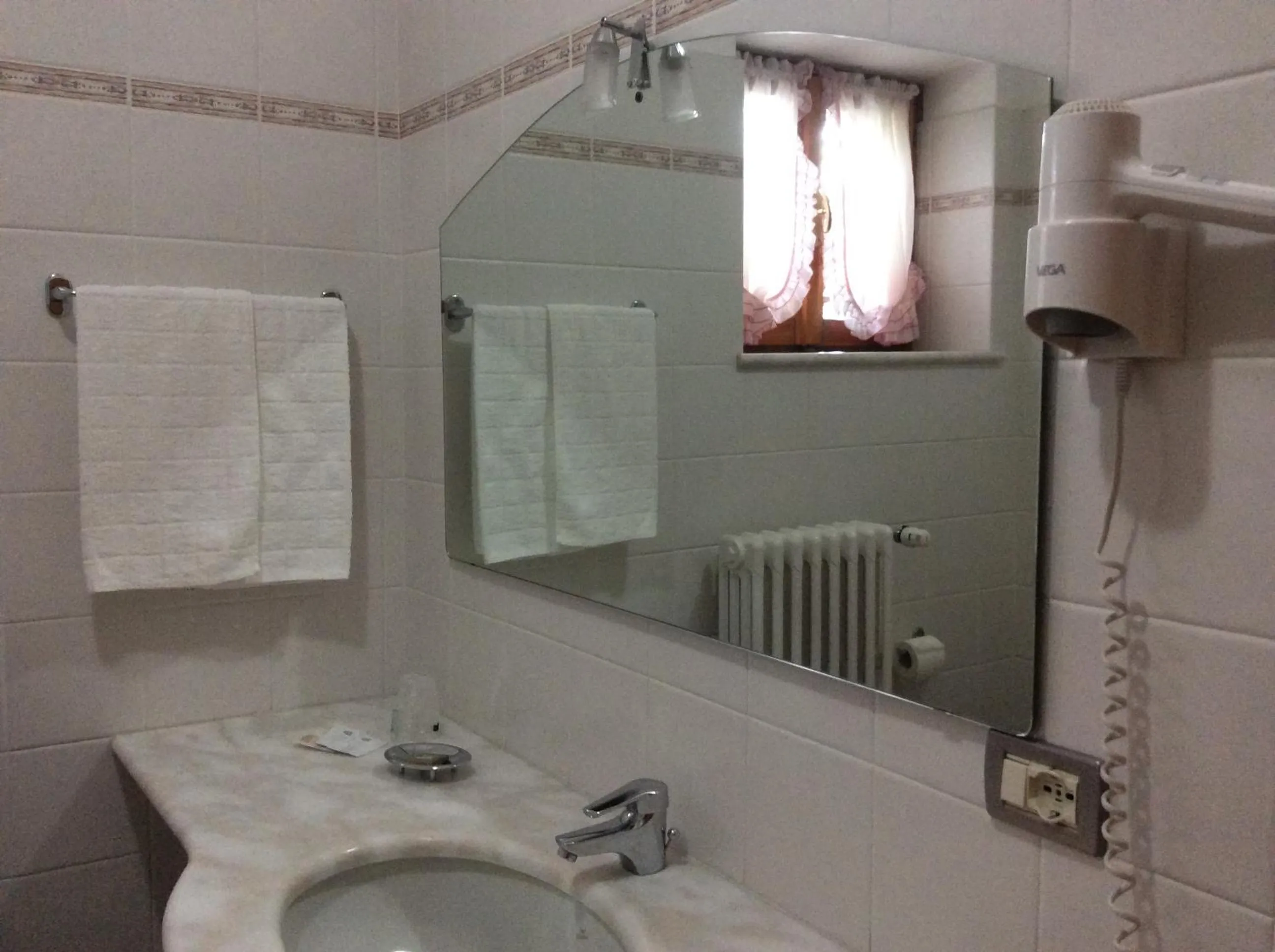 Bathroom in Albergo Ristorante Scanapà